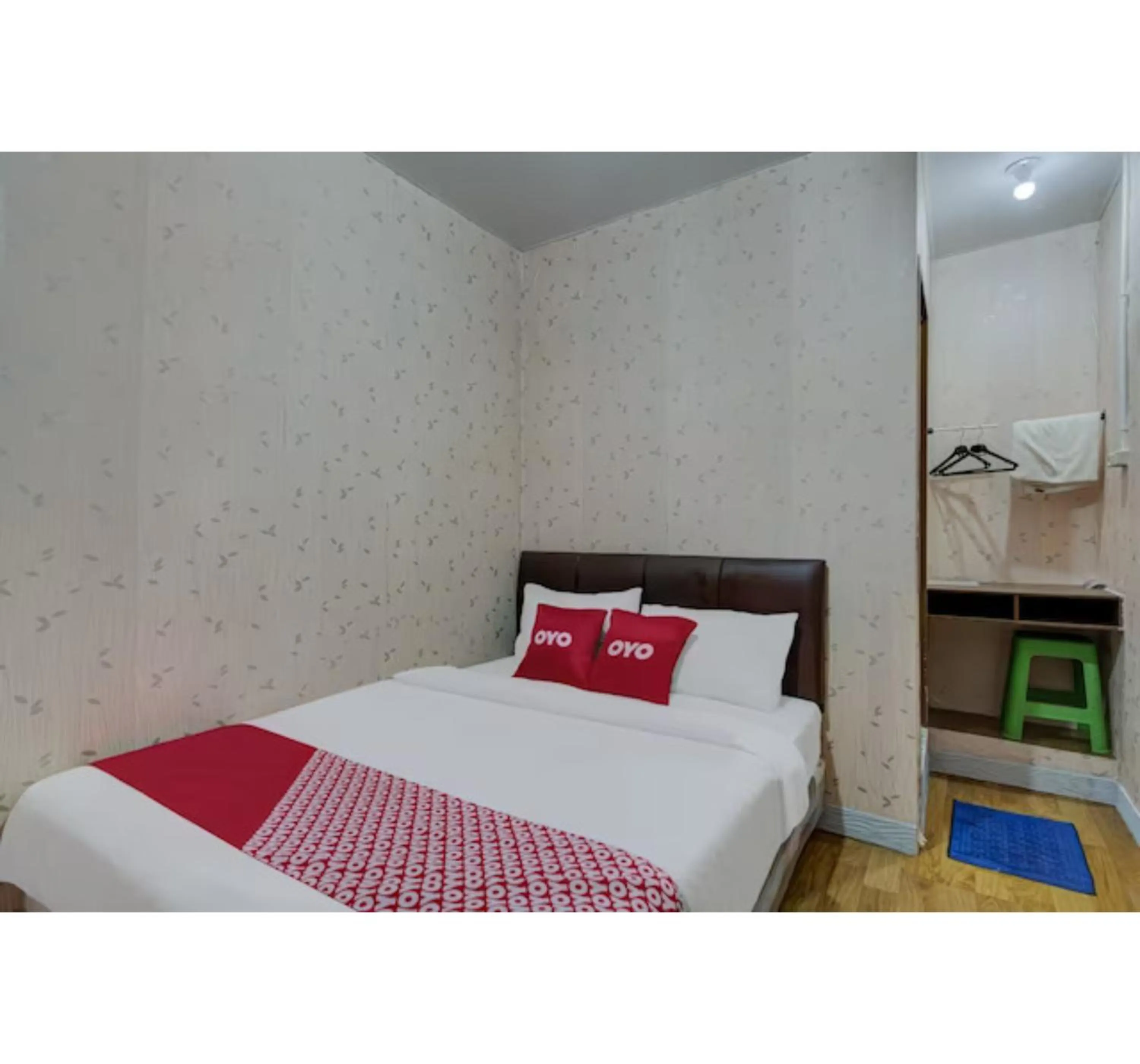 Bedroom, Bed in Capital O 3198 Sukomanunggal Inn