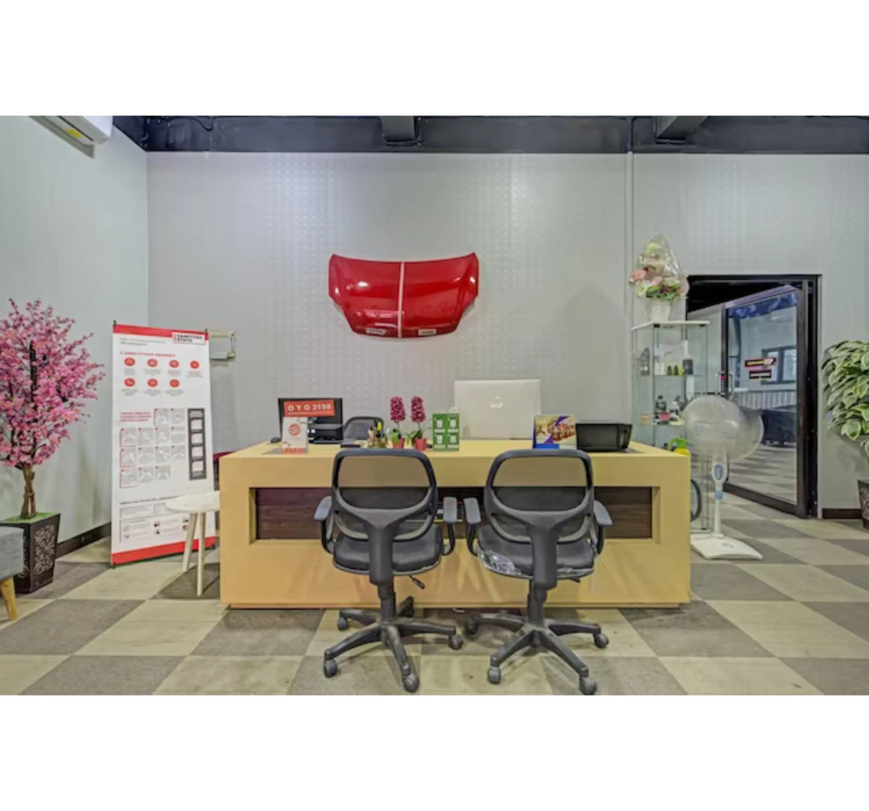 Lobby or reception in Capital O 3198 Sukomanunggal Inn