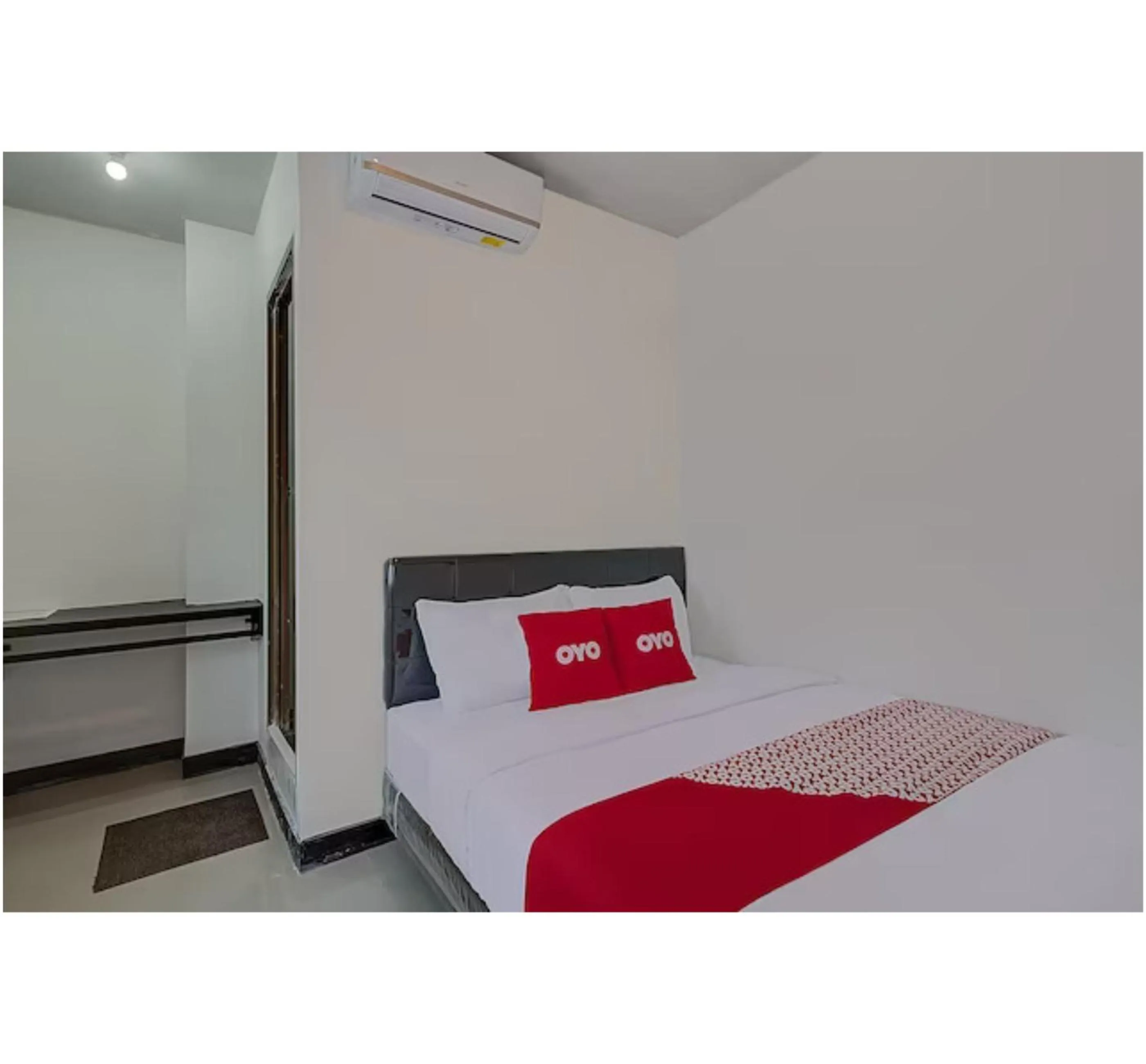 Bed in Capital O 3198 Sukomanunggal Inn