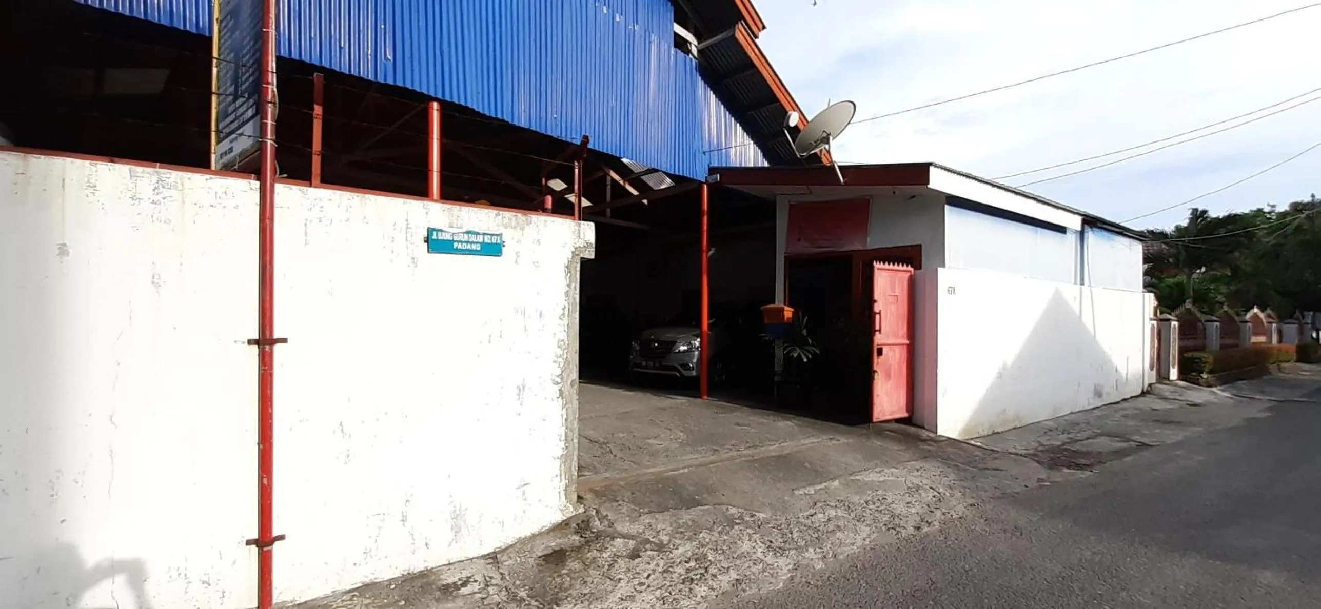 Facade/entrance in Hotel O Gurita Residence Syariah