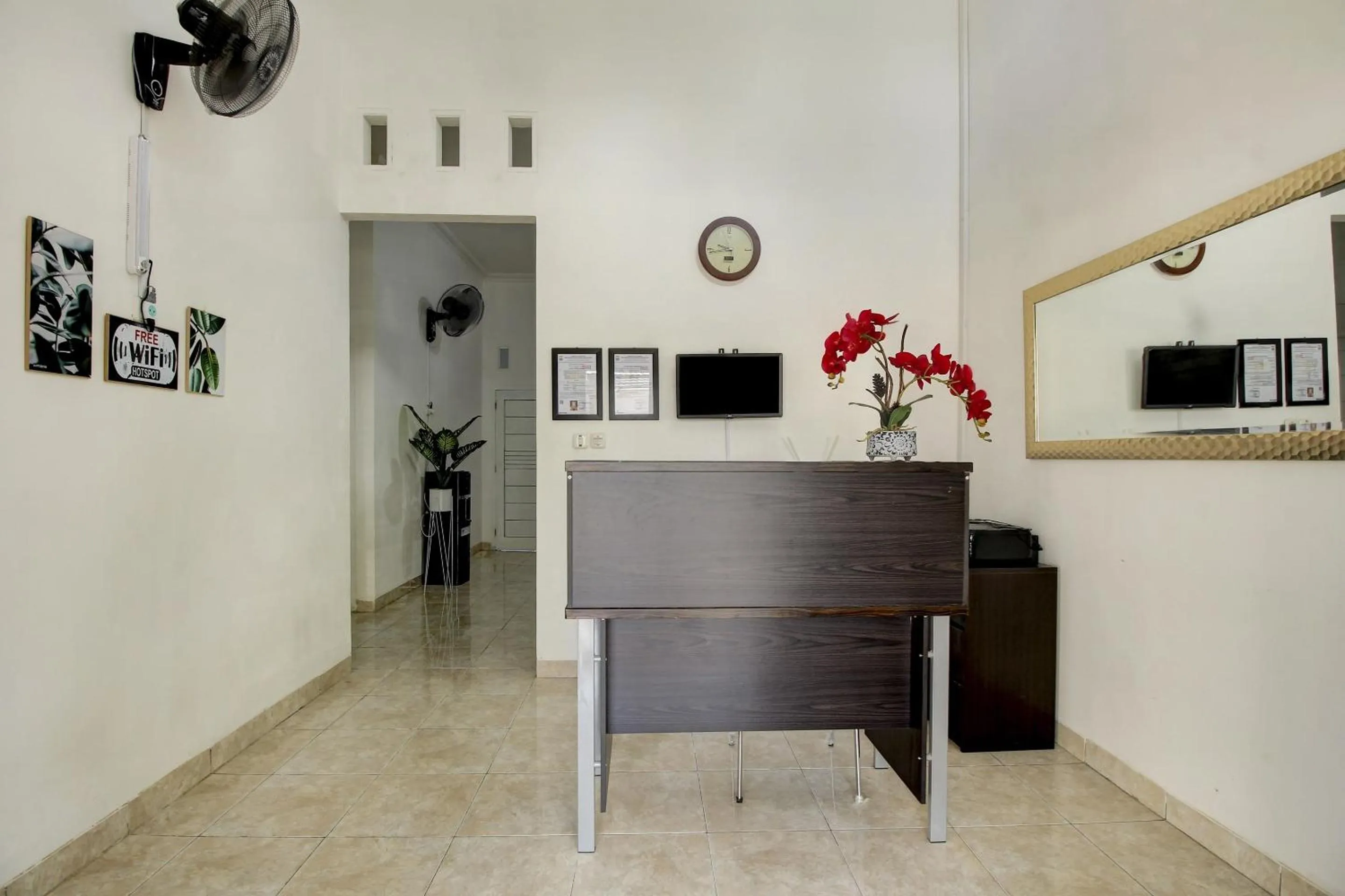 Lobby or reception in OYO Life 3415 Penginapan Wimane