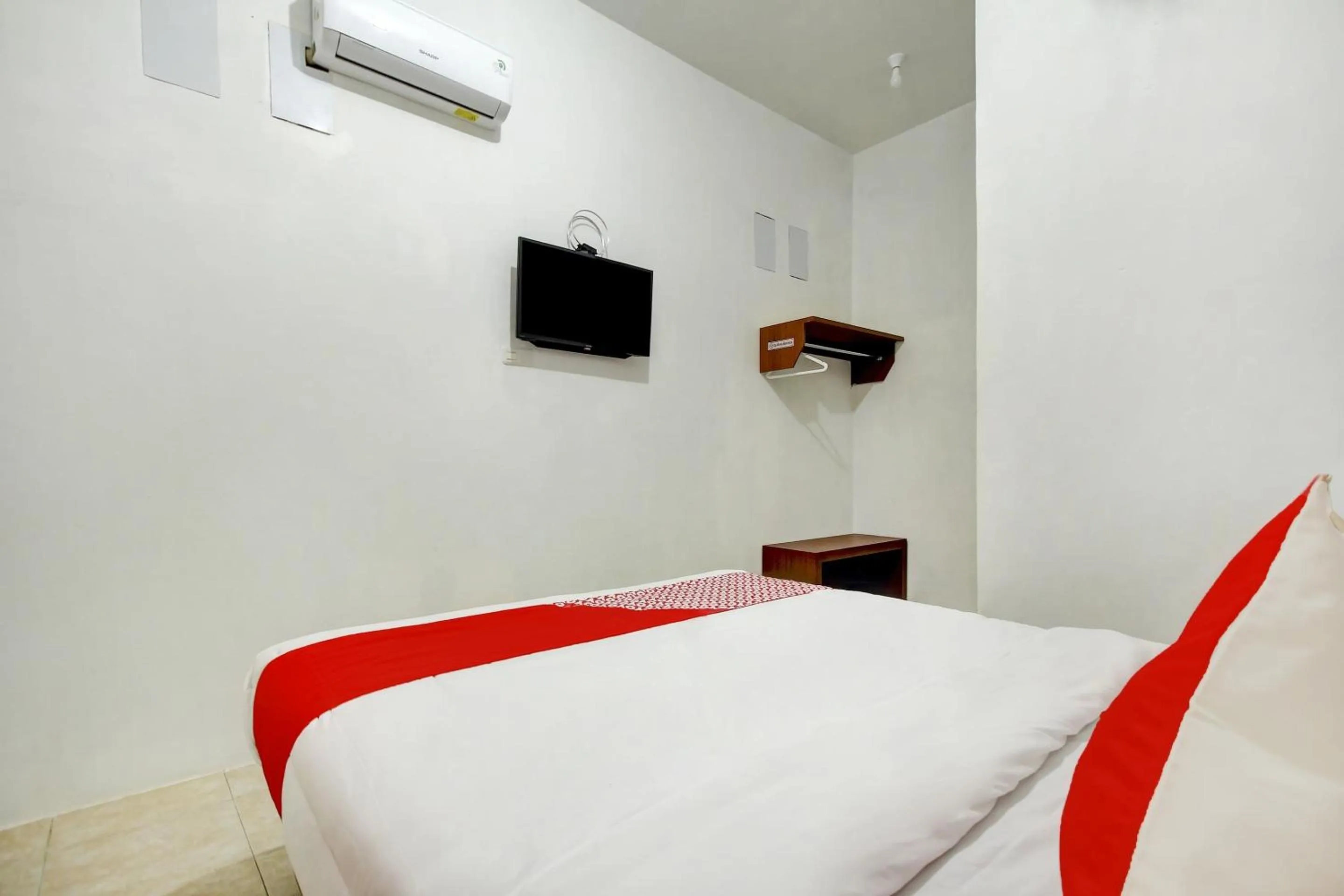 Bedroom, Bed in OYO Life 3415 Penginapan Wimane