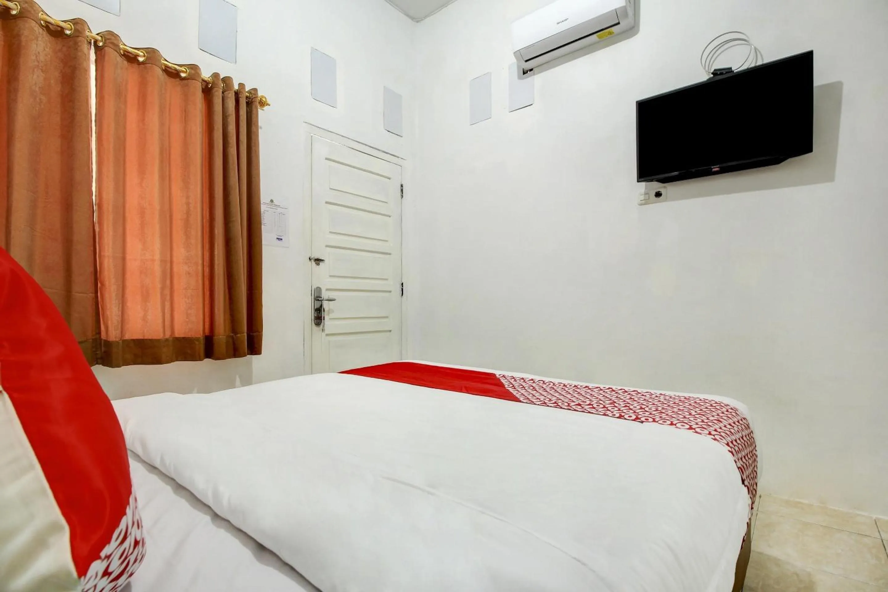 Bedroom, Bed in OYO Life 3415 Penginapan Wimane