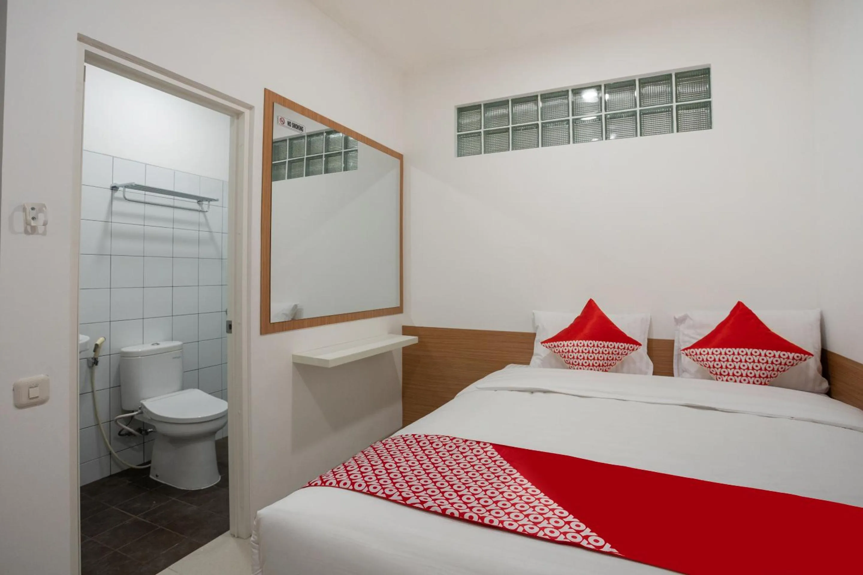 Bedroom, Bed in Hotel O Hegarbudhi Residence