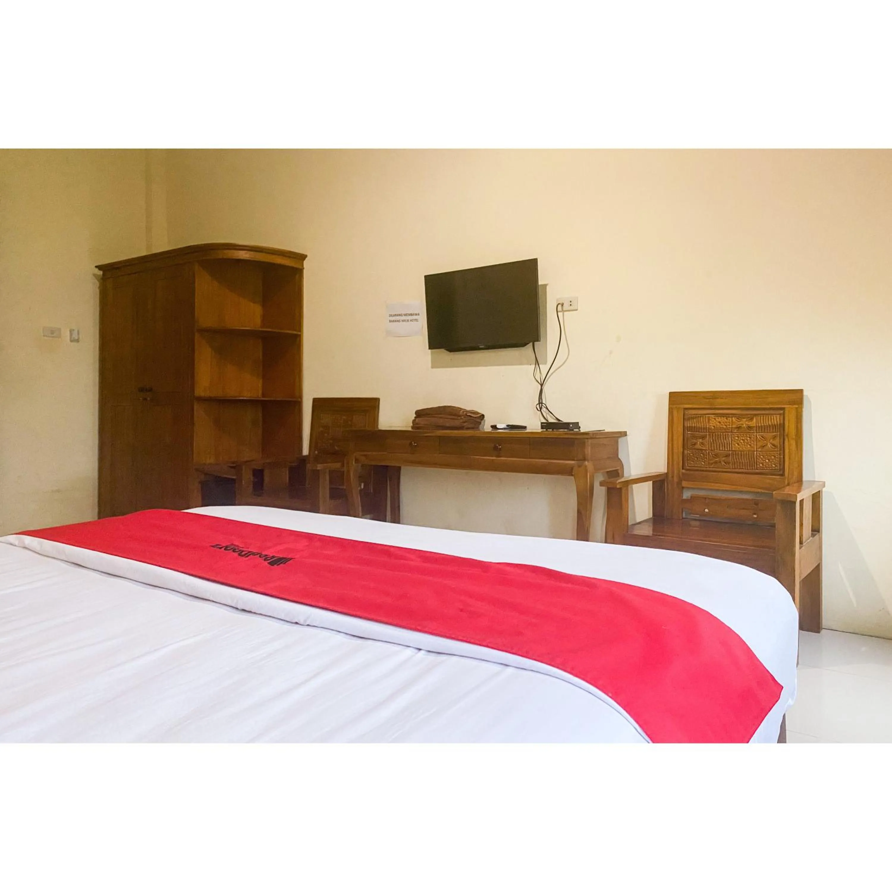 Bedroom, Bed in OYO Life 3365 Griya Nusantara Syariah