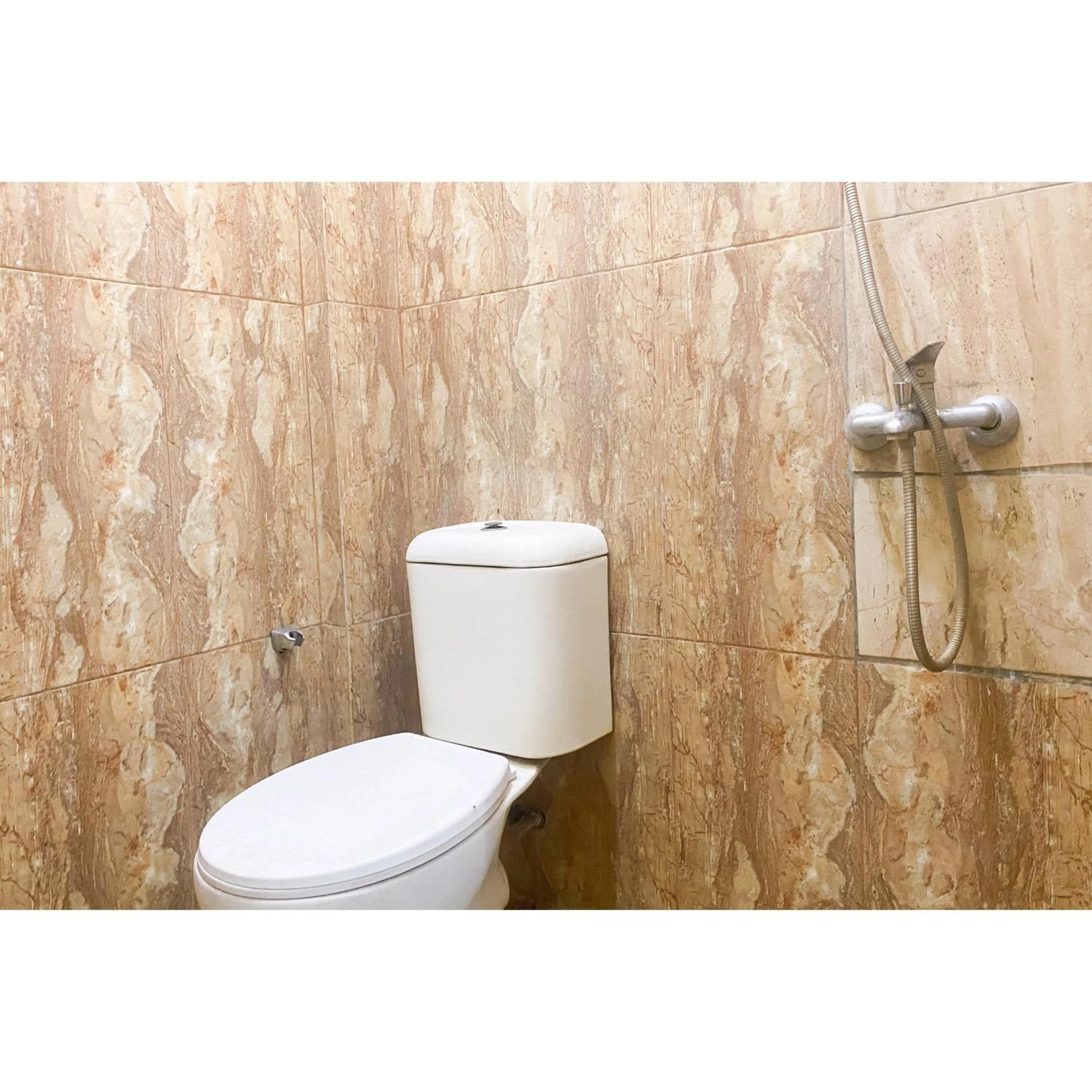 Bathroom in OYO Life 3365 Griya Nusantara Syariah