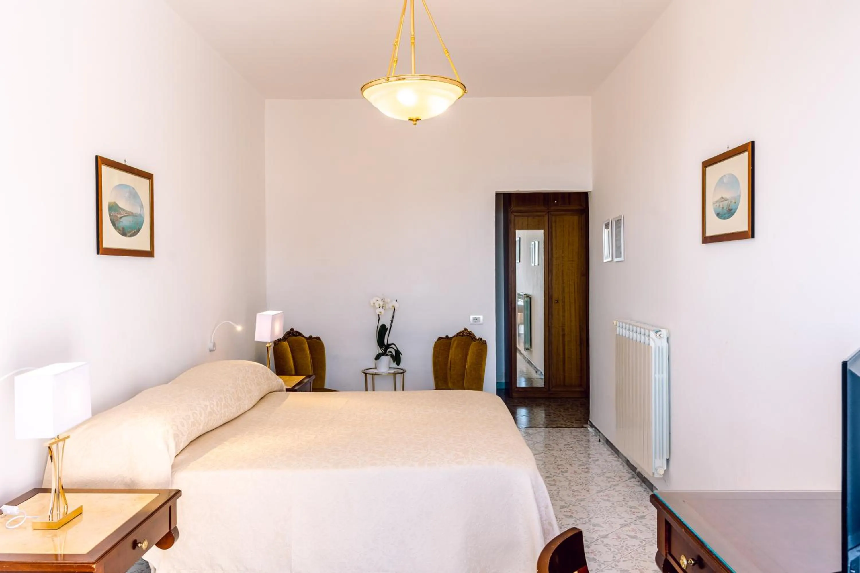 Photo of the whole room, Bed in HOTEL ZI'NTONIO