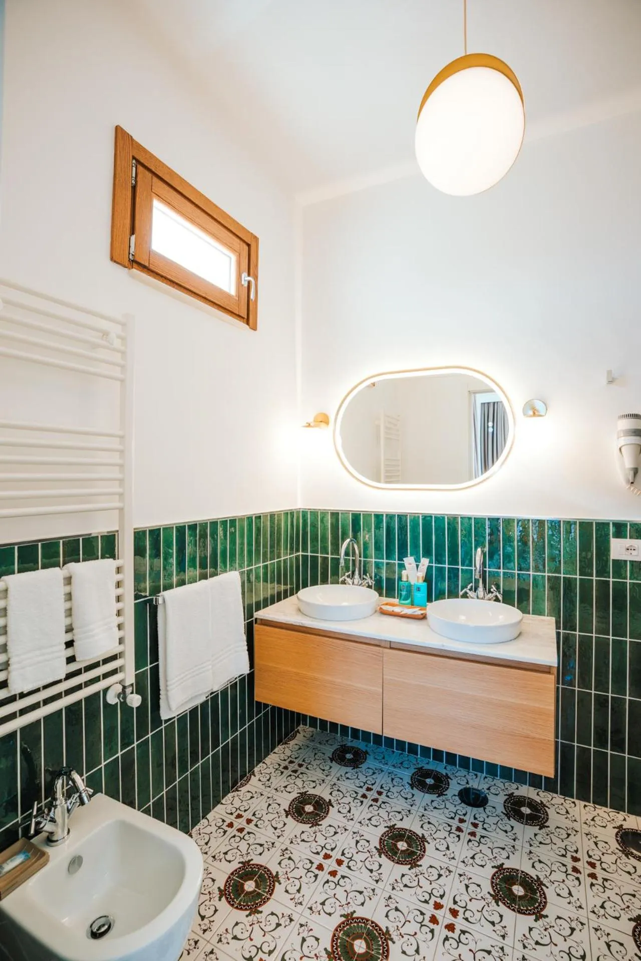 Shower in HOTEL ZI'NTONIO