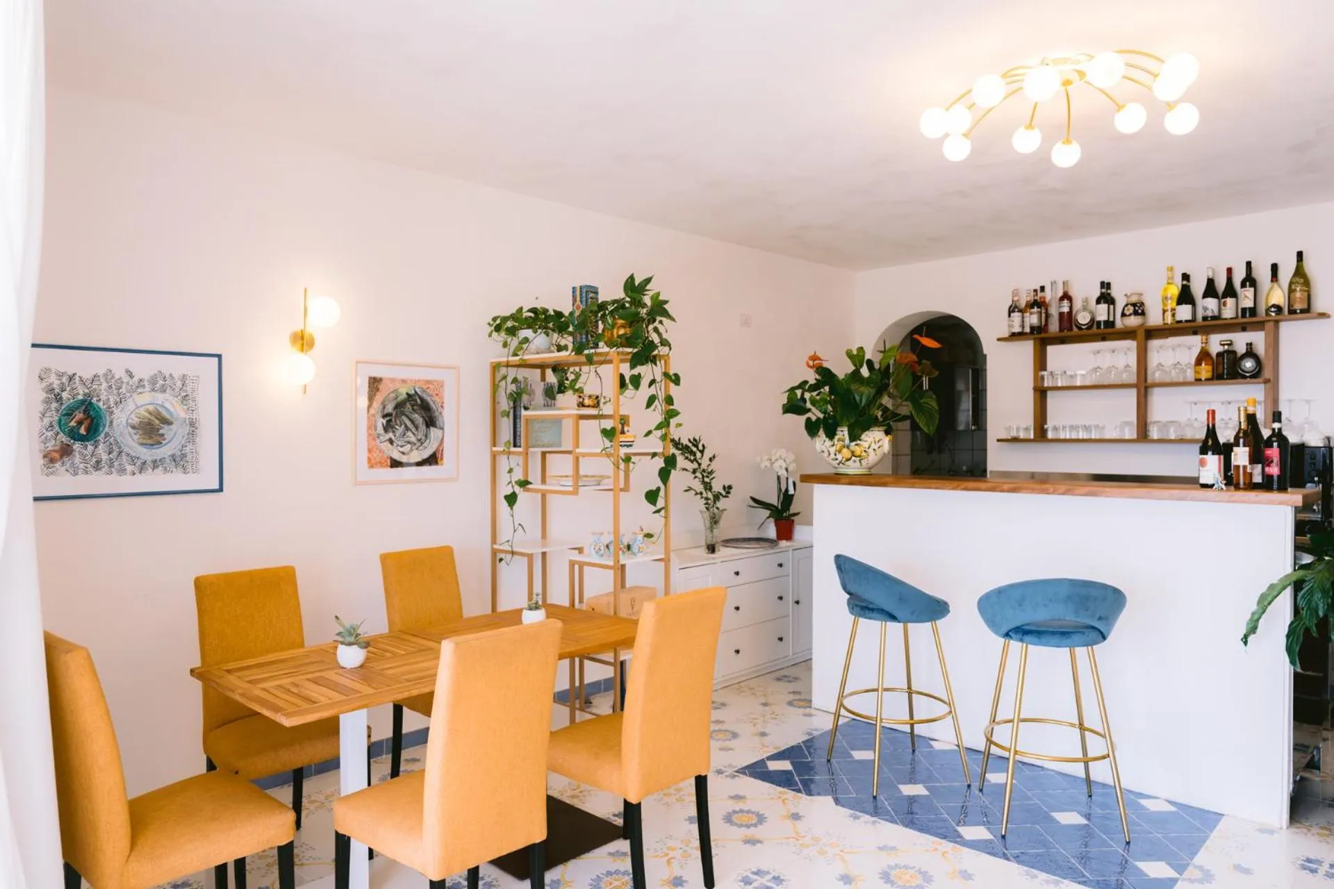 Restaurant/places to eat in HOTEL ZI'NTONIO