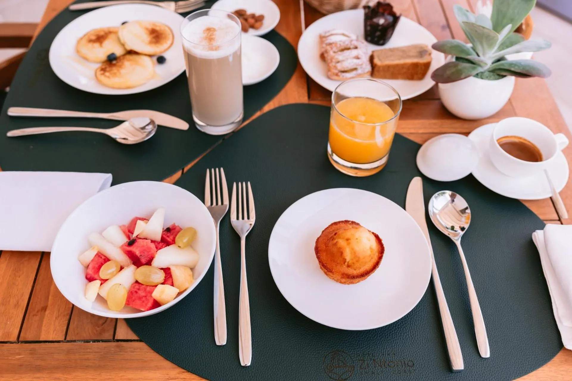 Food and drinks in HOTEL ZI'NTONIO