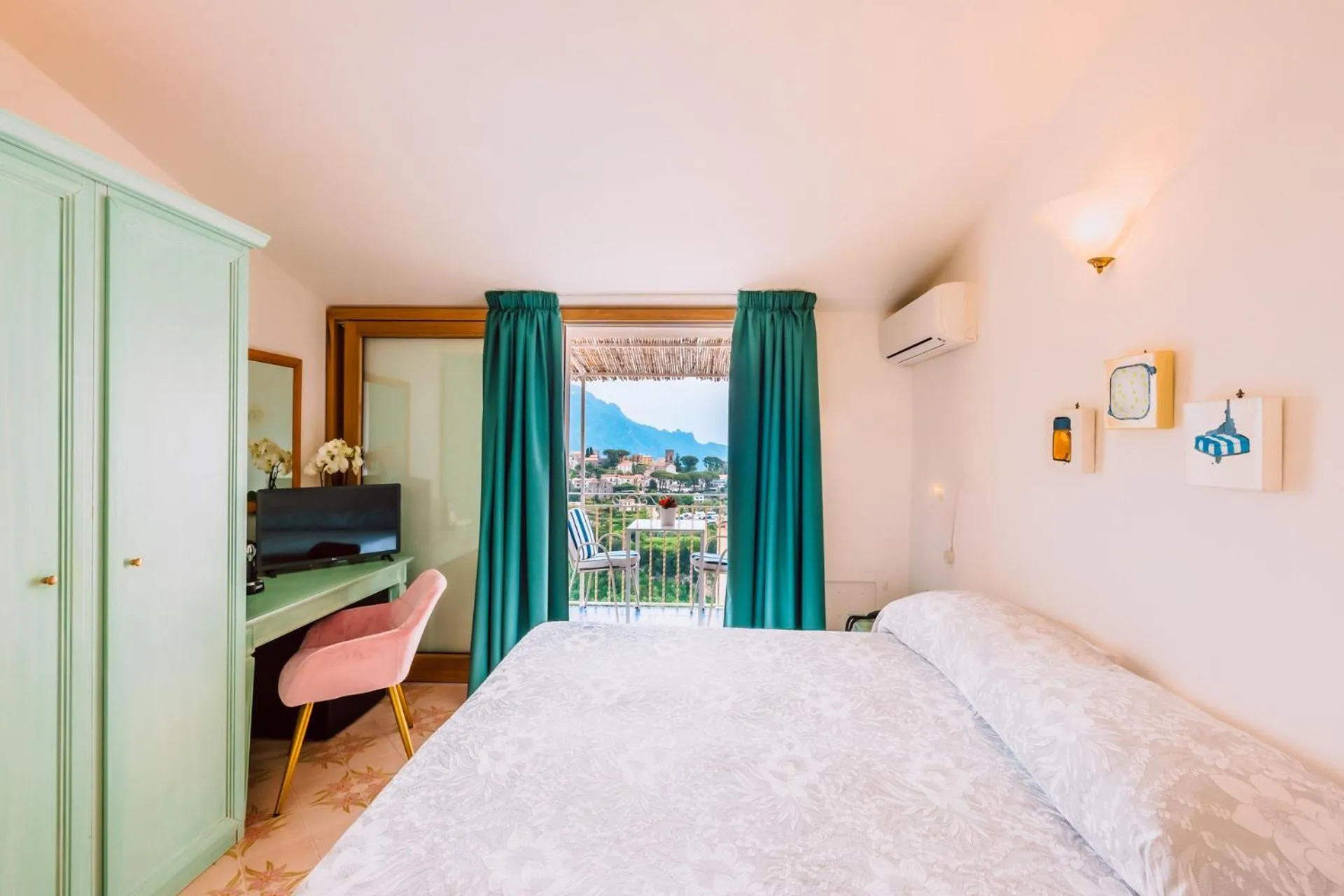 Natural landscape, Bed in HOTEL ZI'NTONIO