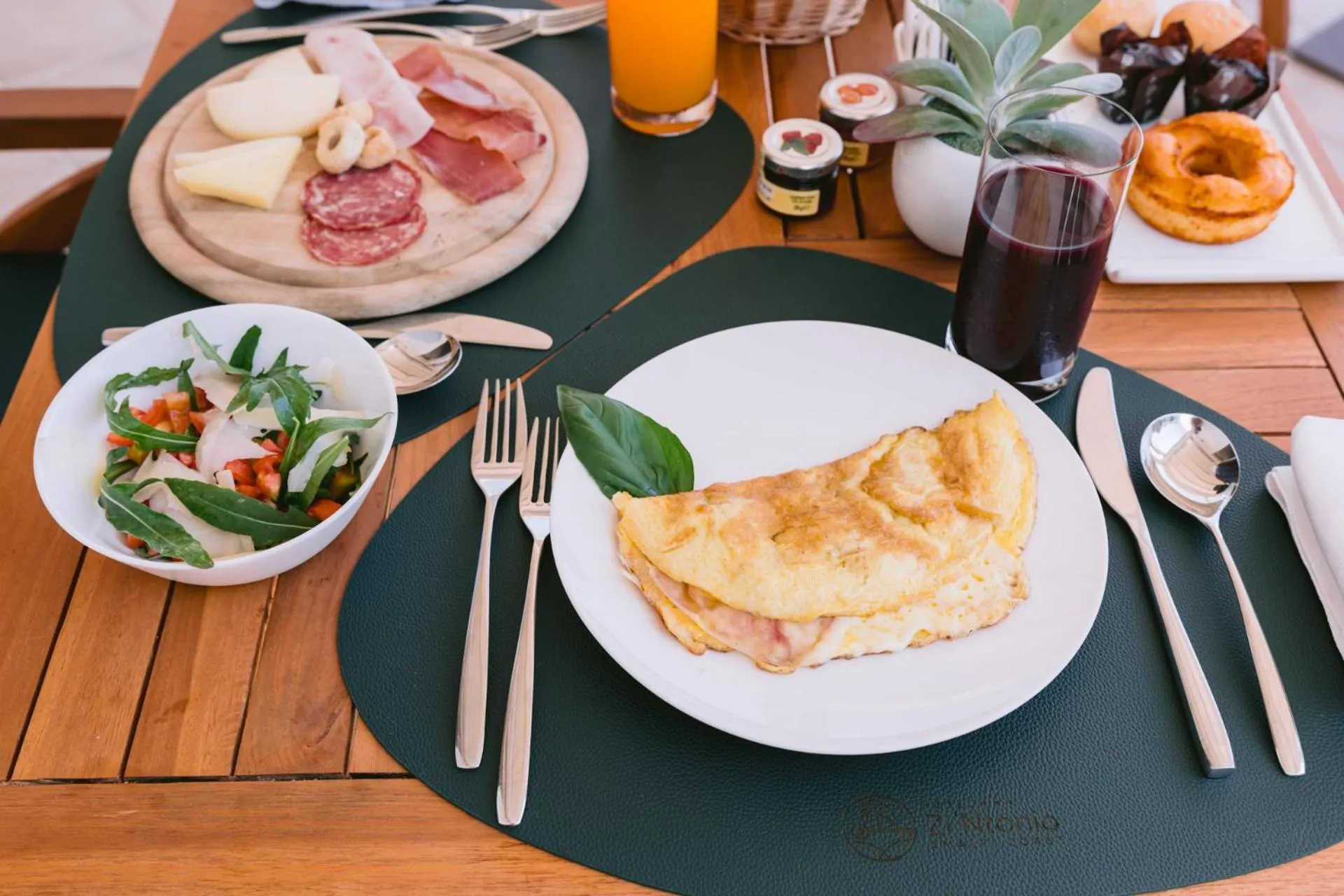 Food and drinks in HOTEL ZI'NTONIO