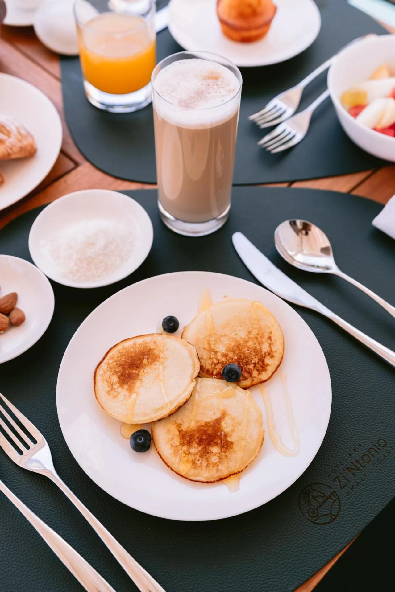 Continental breakfast in HOTEL ZI'NTONIO