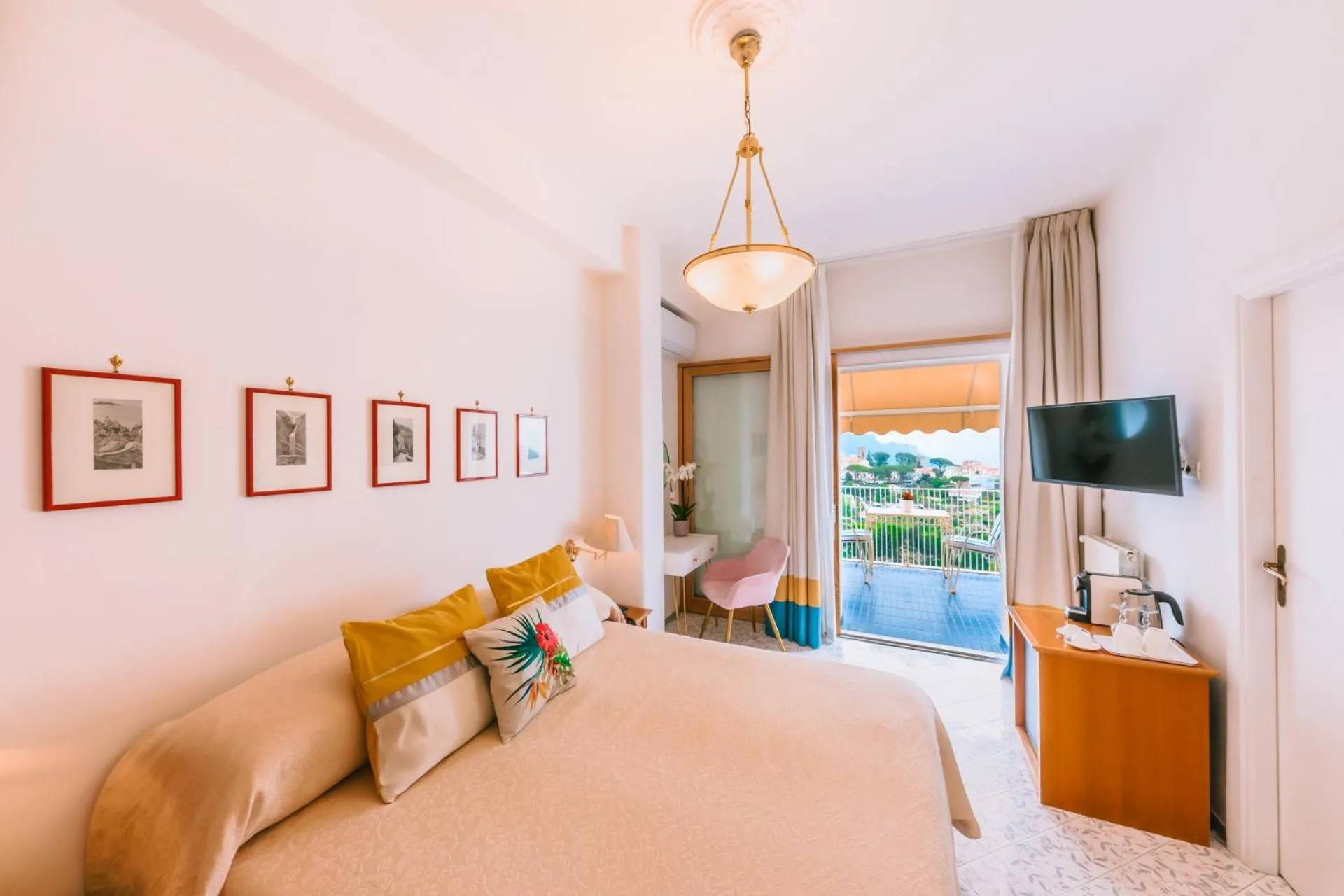 Bedroom, Bed in HOTEL ZI'NTONIO