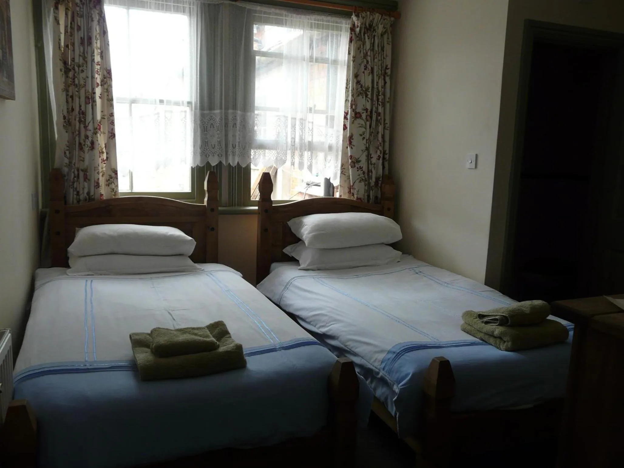 Bedroom in Swan Inn Lechlade