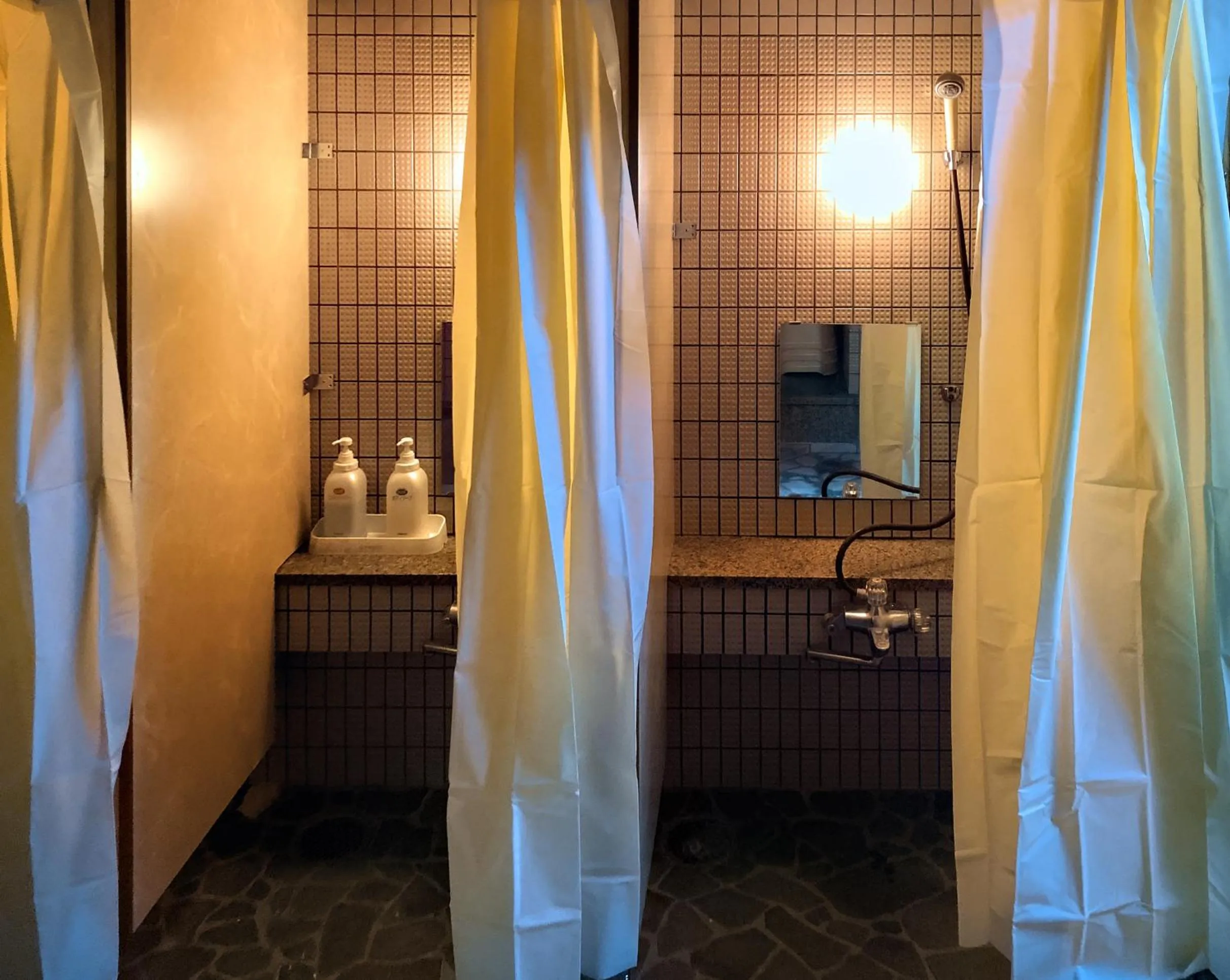 Shower in Red Fox Lodge Myoko