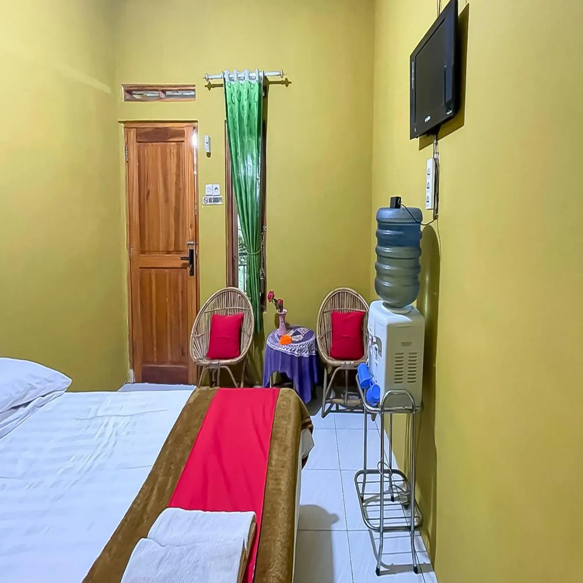 Deluxe Double Room in Pondok Yanti Sarii RedPartner Deluxe Double Room in Pondok Yanti Sarii RedPartner