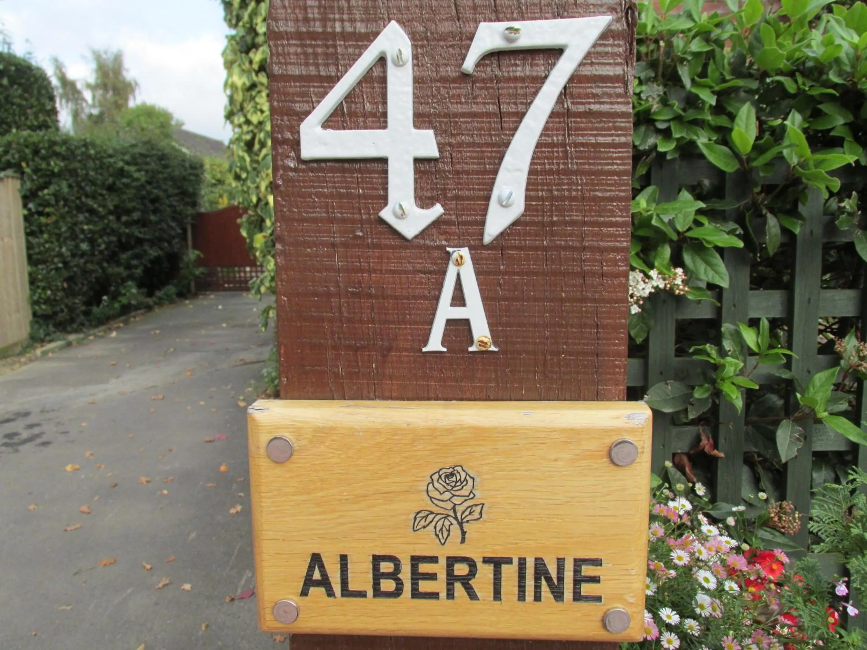Facade/entrance in Albertine