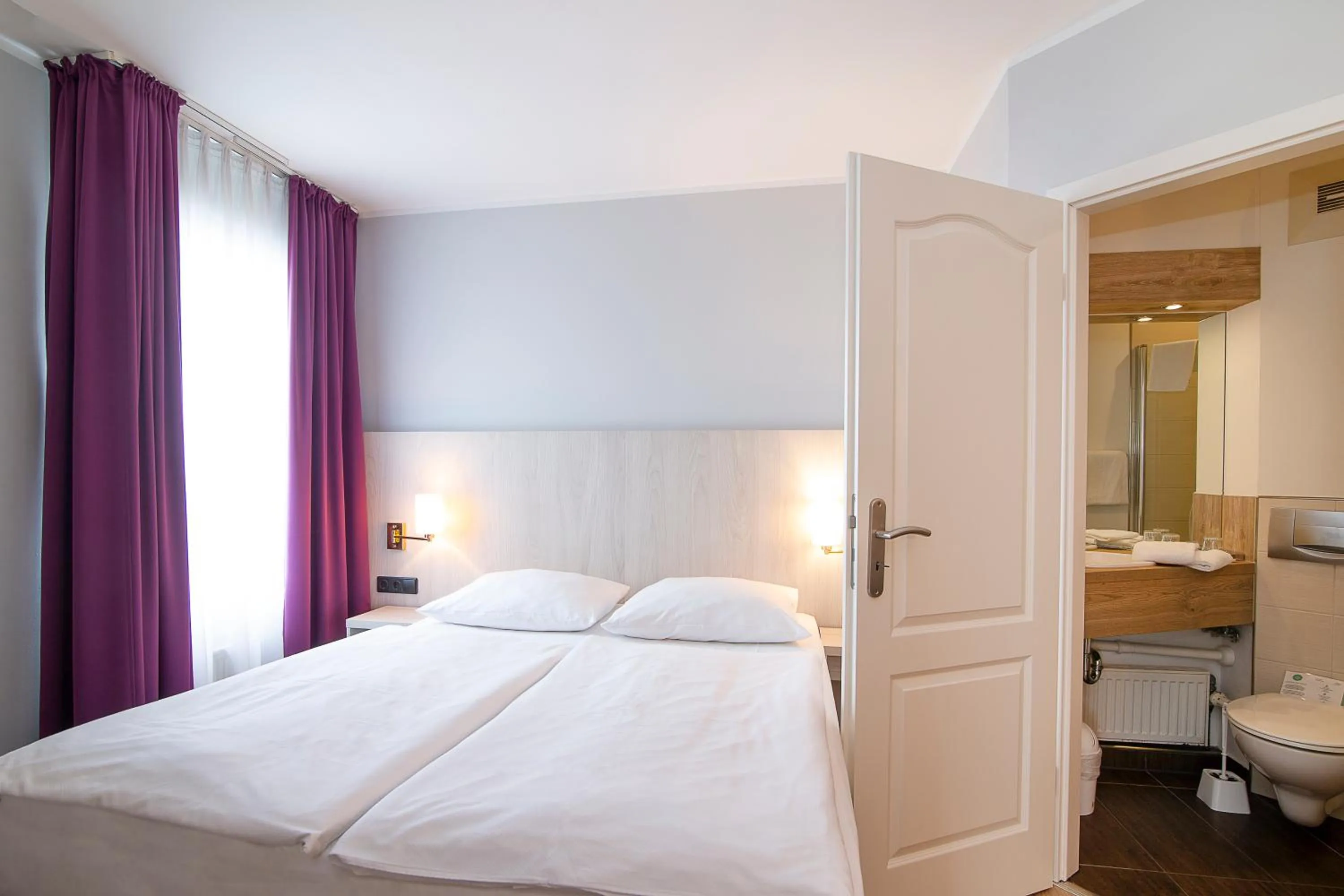 Bed in Nautic Hotel Bremerhaven