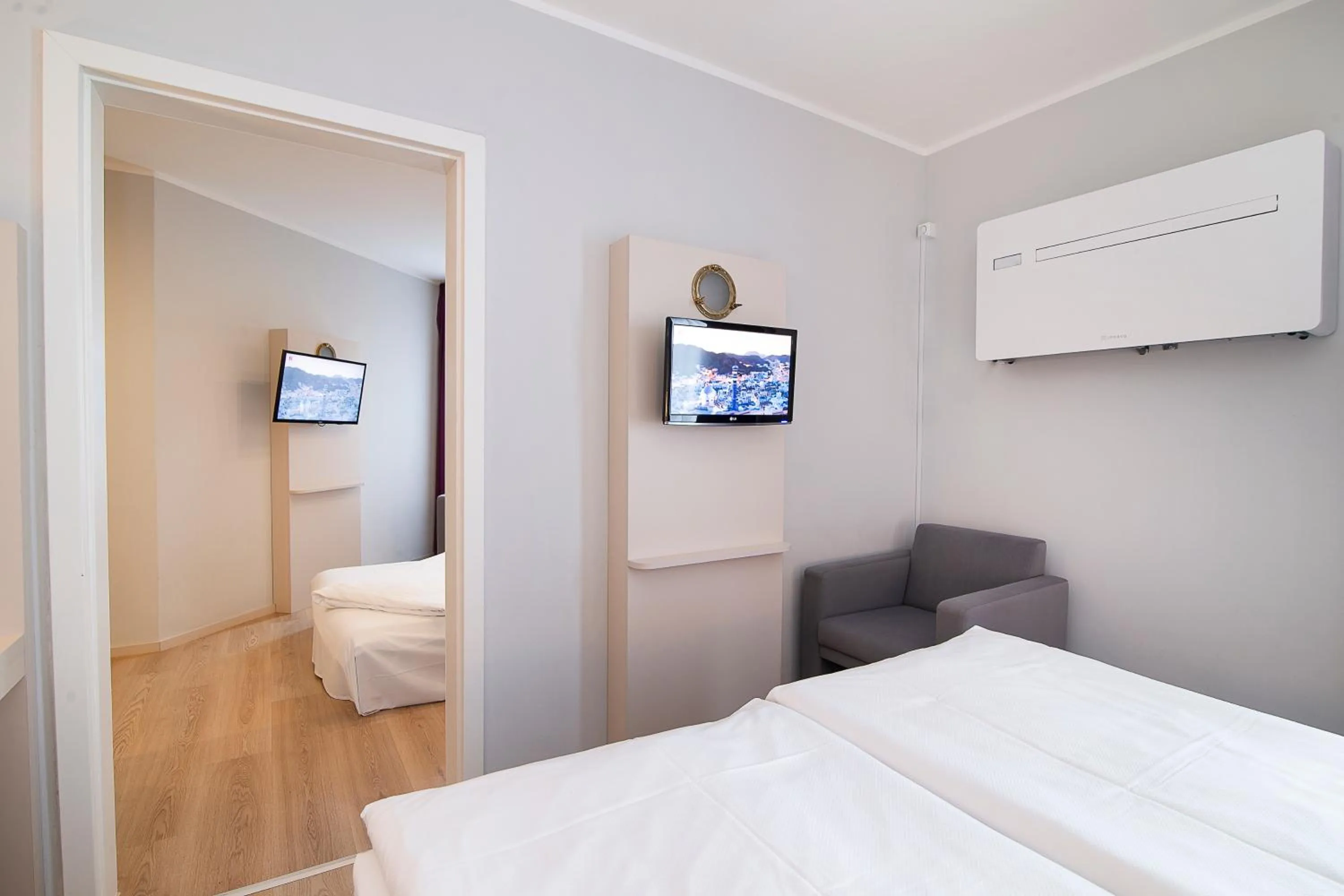 Photo of the whole room, Bed in Nautic Hotel Bremerhaven