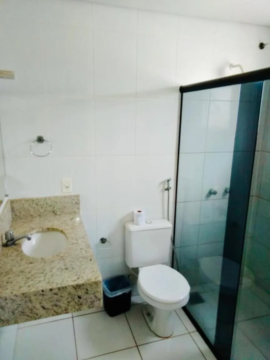 Bathroom in Hotel Dias em Pouso Alegre - MG - Próximo a Centros Comerciais e Restaurantes