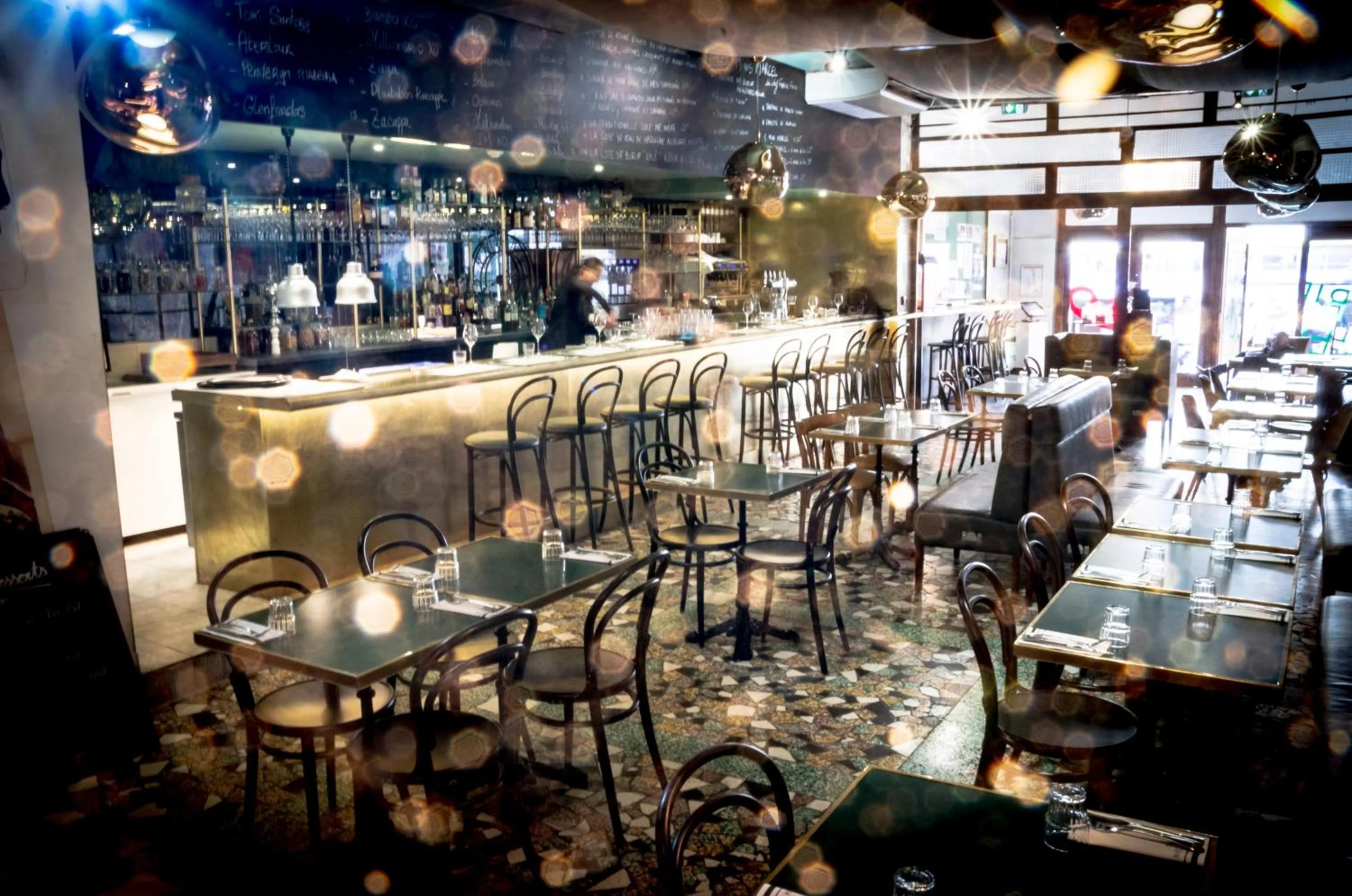 Restaurant/places to eat in Suites The Marcel