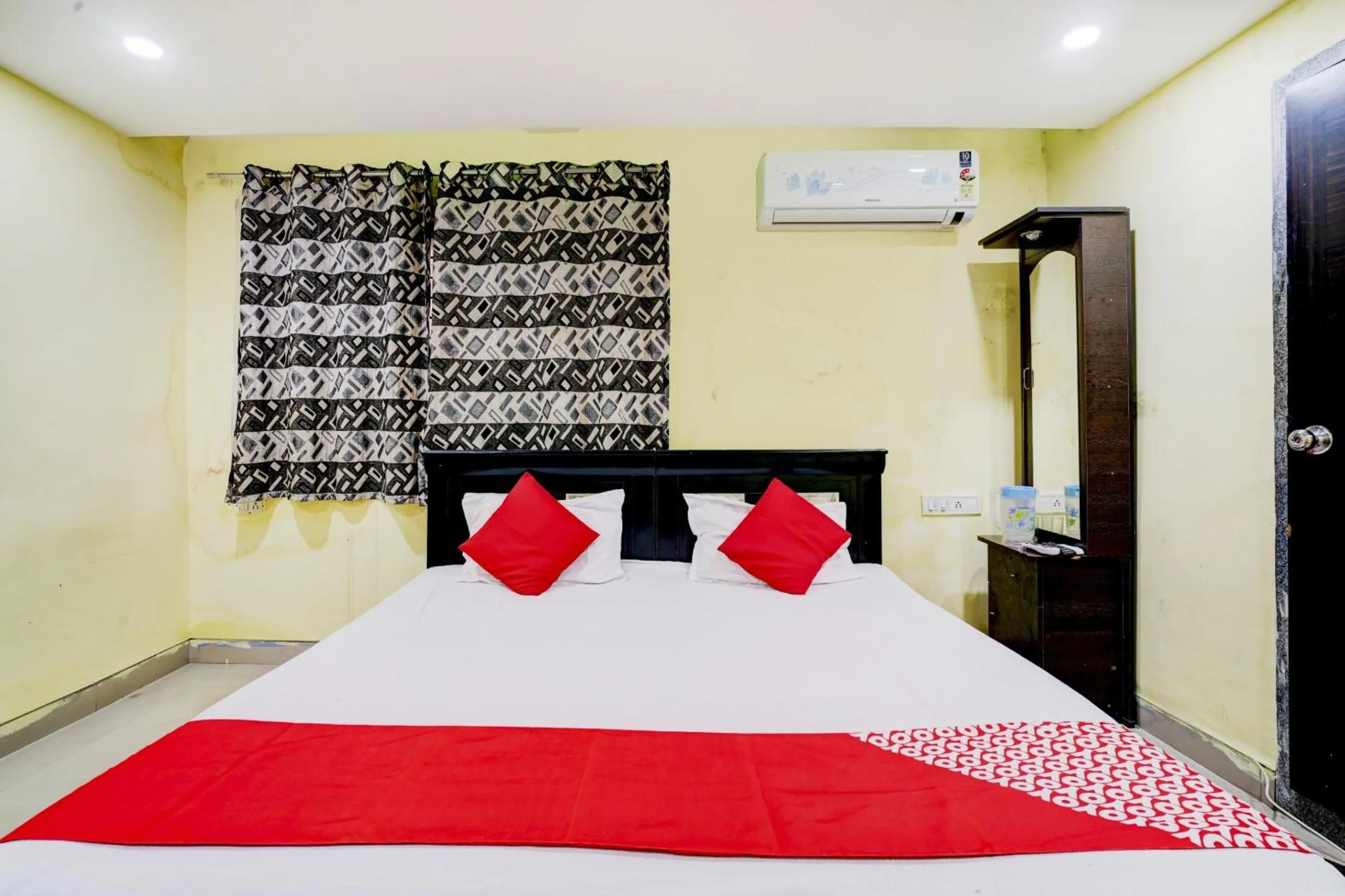 Bedroom, Bed in Hotel O Imperial Guest House