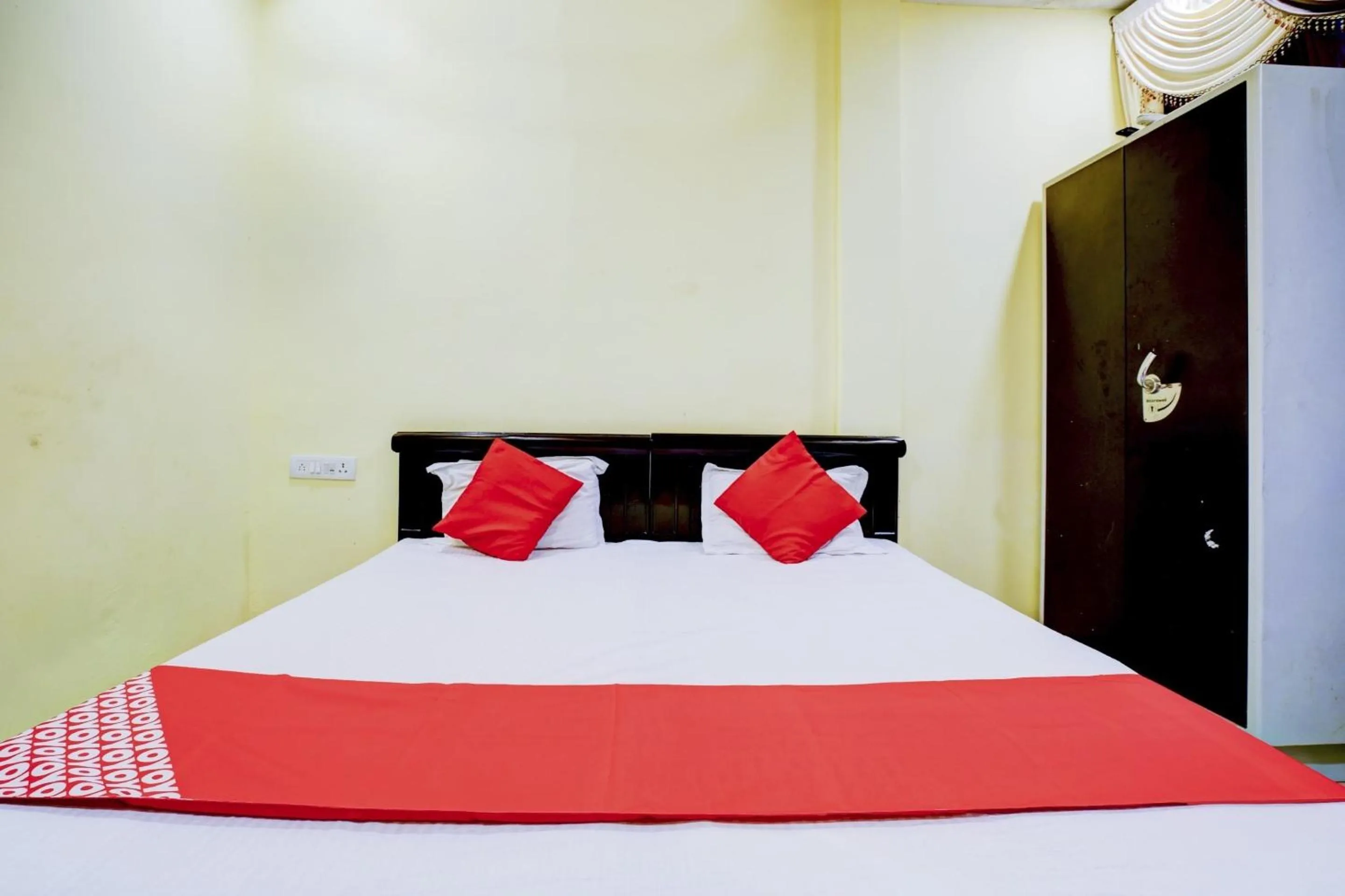 Bedroom, Bed in Hotel O Imperial Guest House