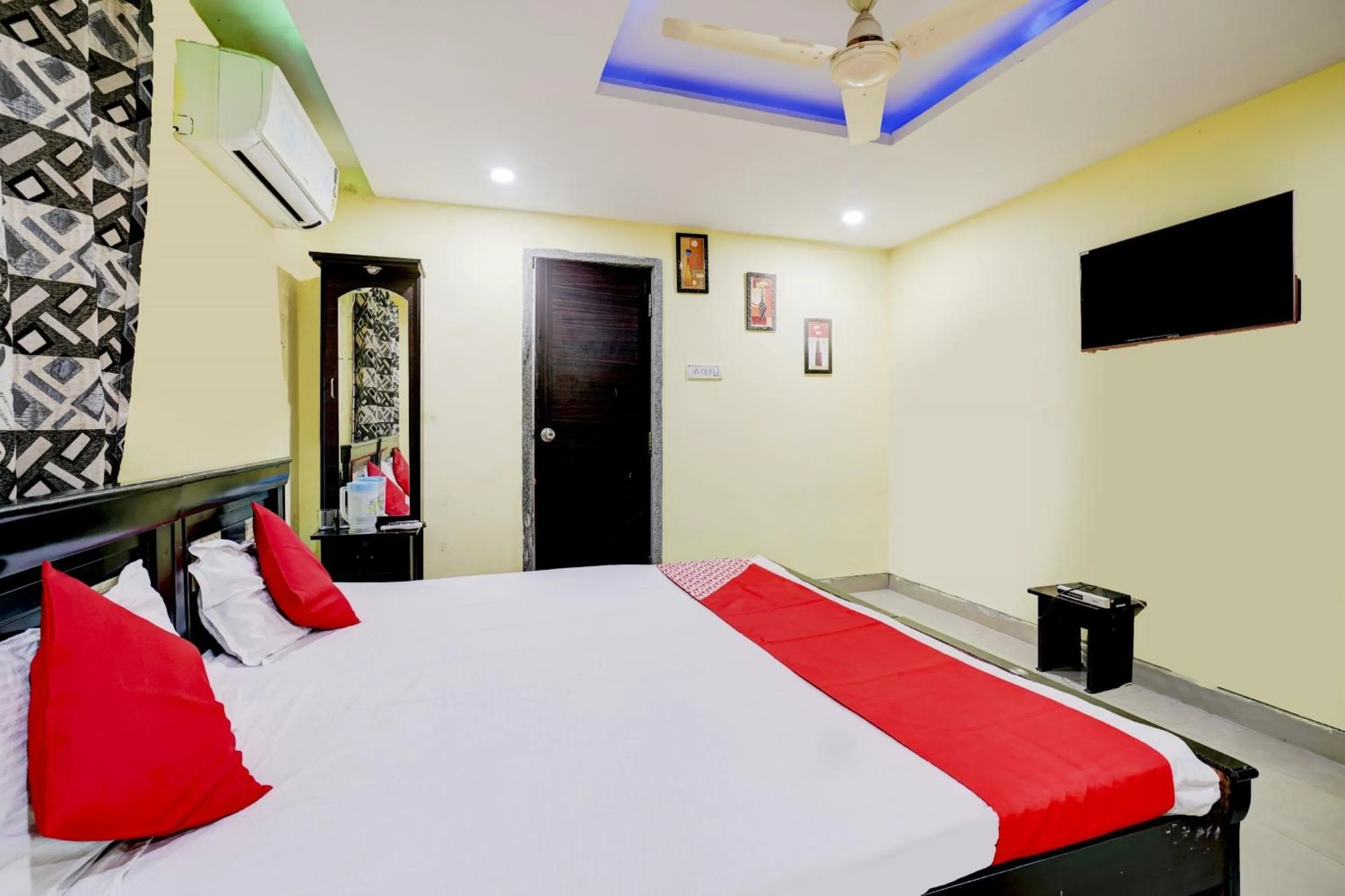 Bedroom, Bed in Hotel O Imperial Guest House