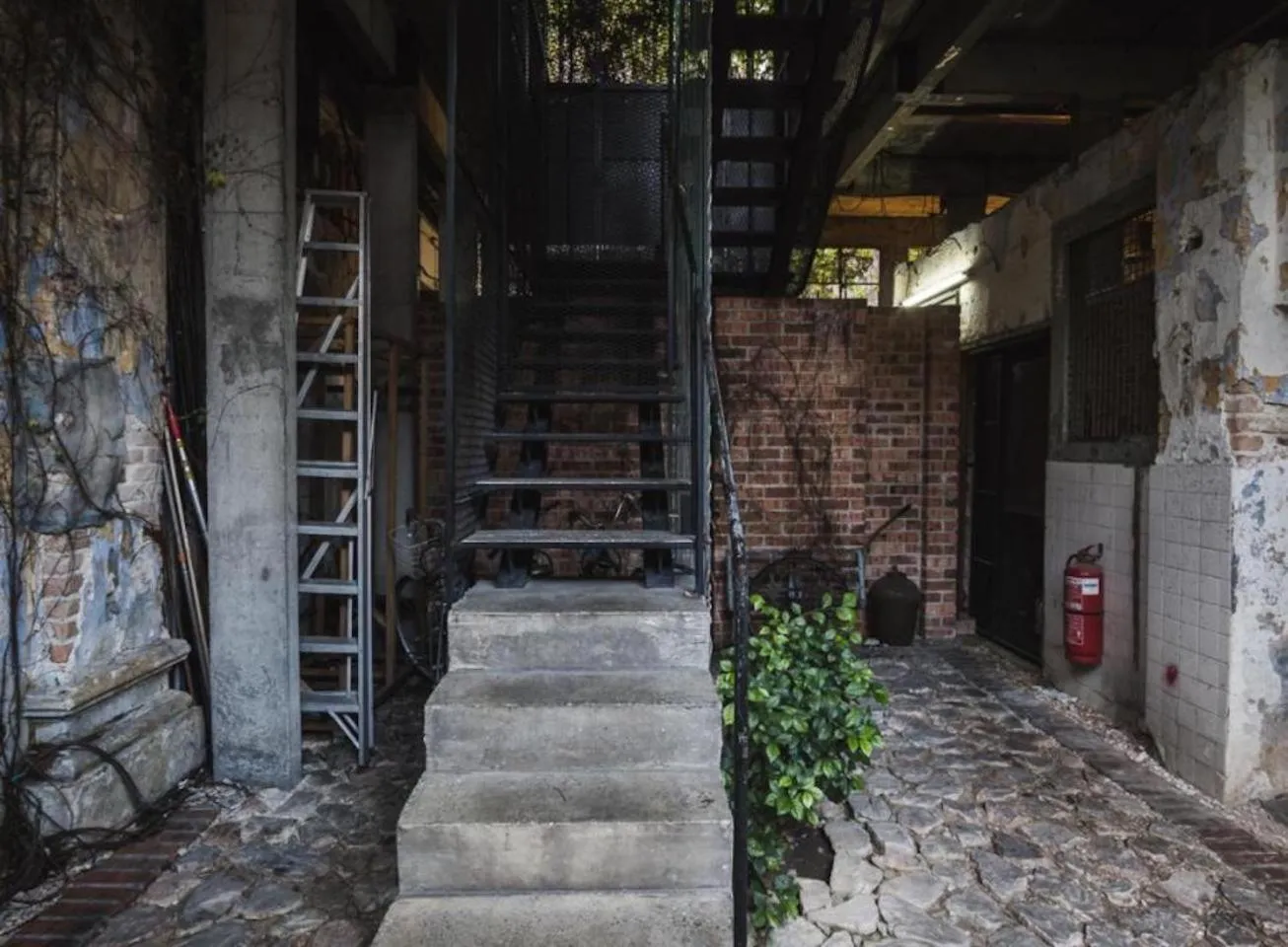 Facade/entrance in Belakang KongHeng By DreamScape