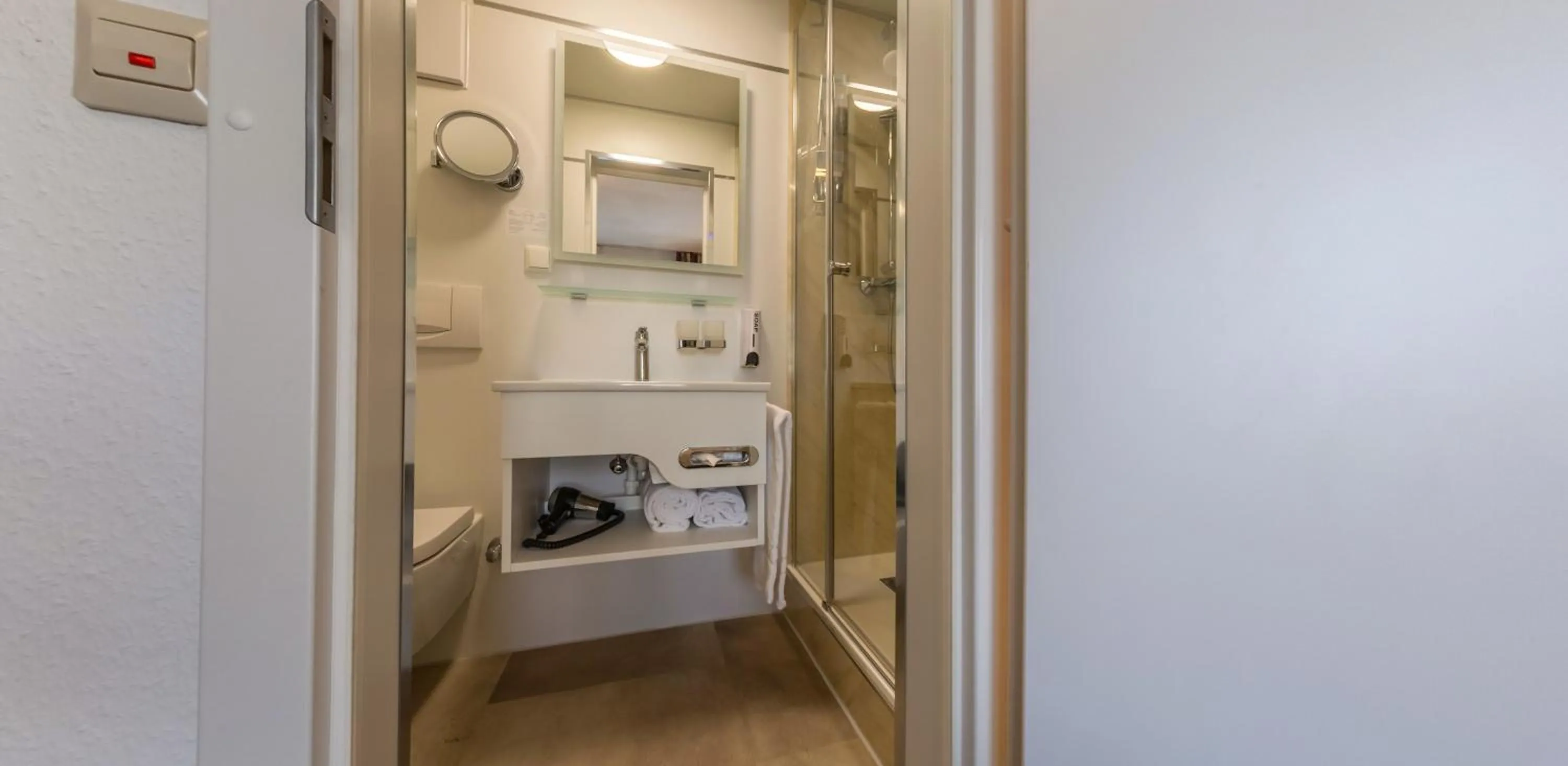 Shower in Hotel Löwen