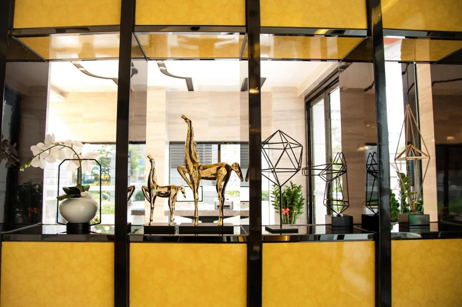 Lavande Hotels·Shenzhen North Railway Station Bantian Metro Station