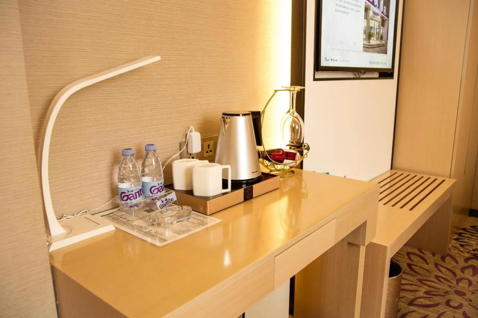 Lavande Hotels·Shenzhen North Railway Station Bantian Metro Station