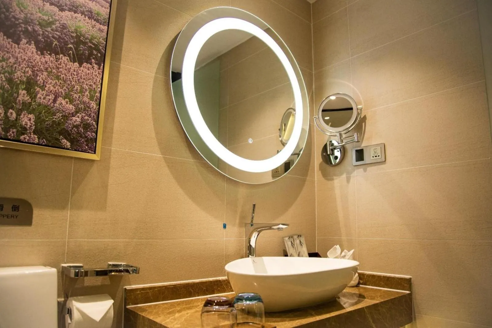 Lavande Hotels·Shenzhen North Railway Station Bantian Metro Station