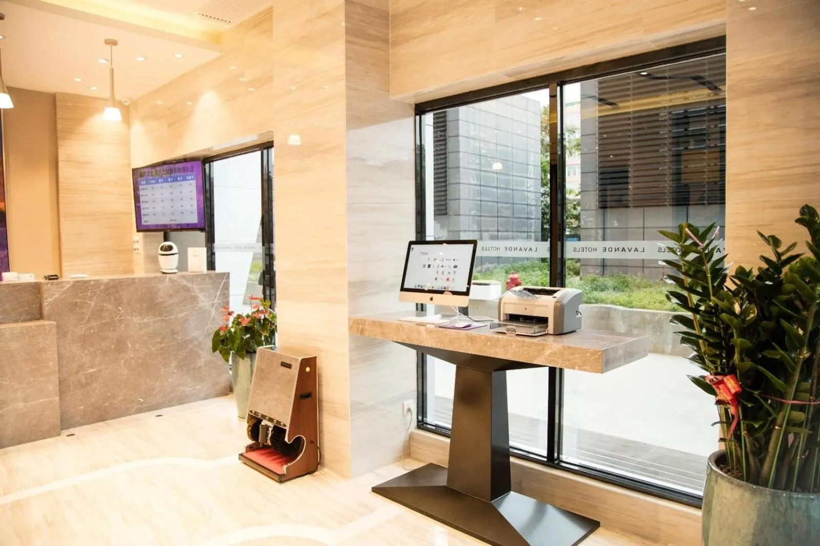 Lavande Hotels·Shenzhen North Railway Station Bantian Metro Station