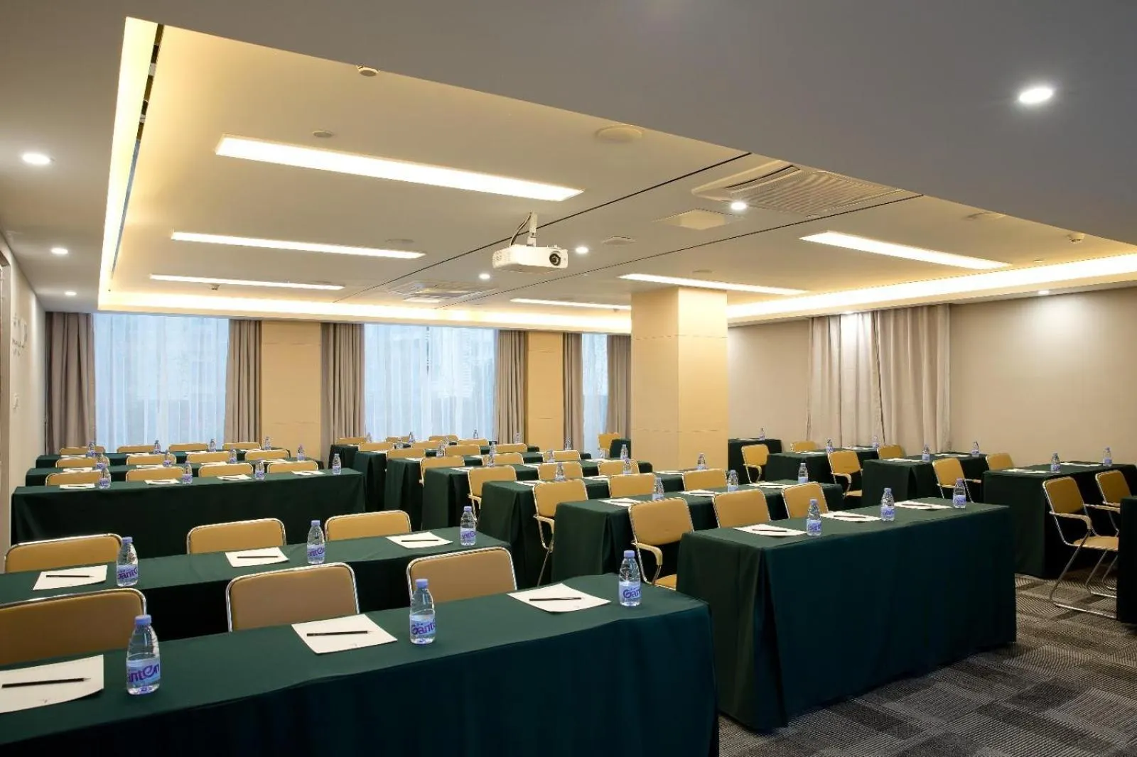 Lavande Hotels·Shenzhen North Railway Station Longhua Yicheng Center