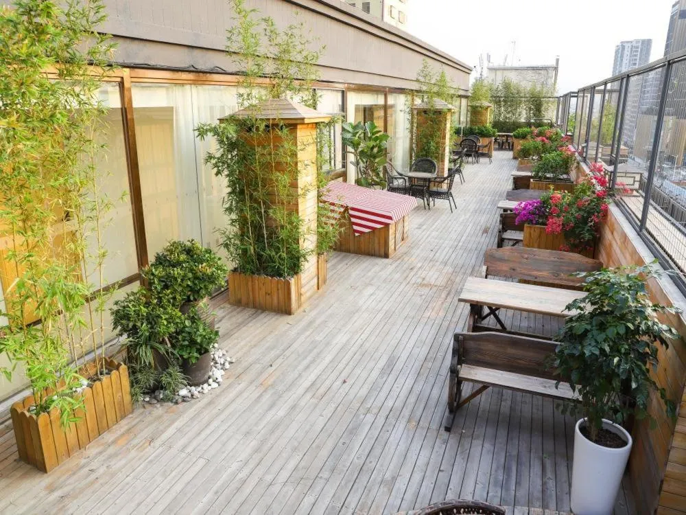 LAVANDE HOTELS SHENZHEN NORTH STATION LONGHUA FOXCONN HEADQUARTERS