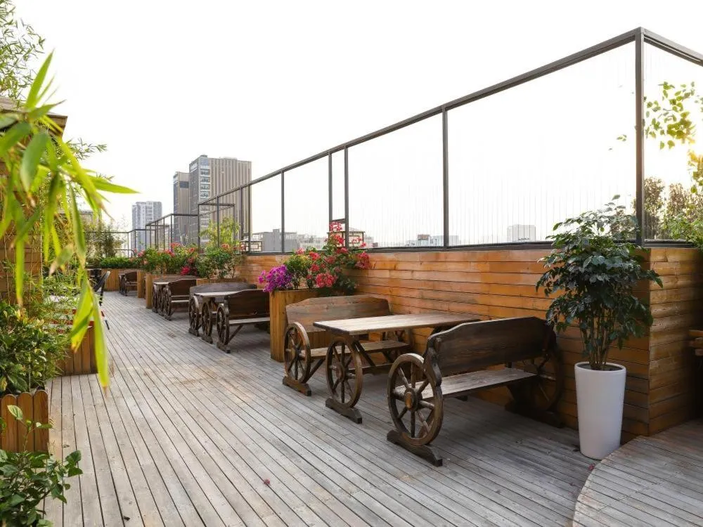 LAVANDE HOTELS SHENZHEN NORTH STATION LONGHUA FOXCONN HEADQUARTERS