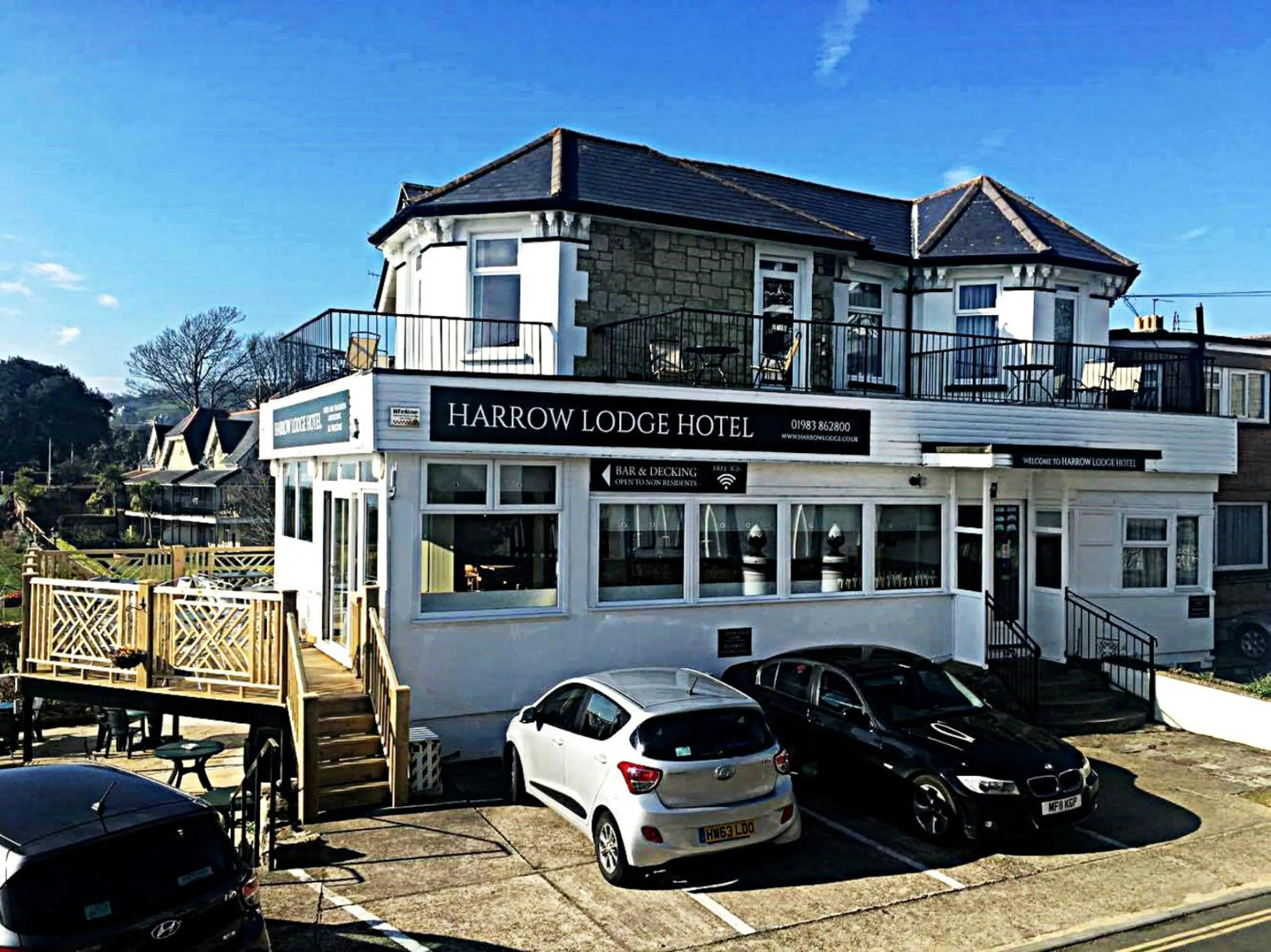 Facade/entrance in Harrow Lodge Hotel