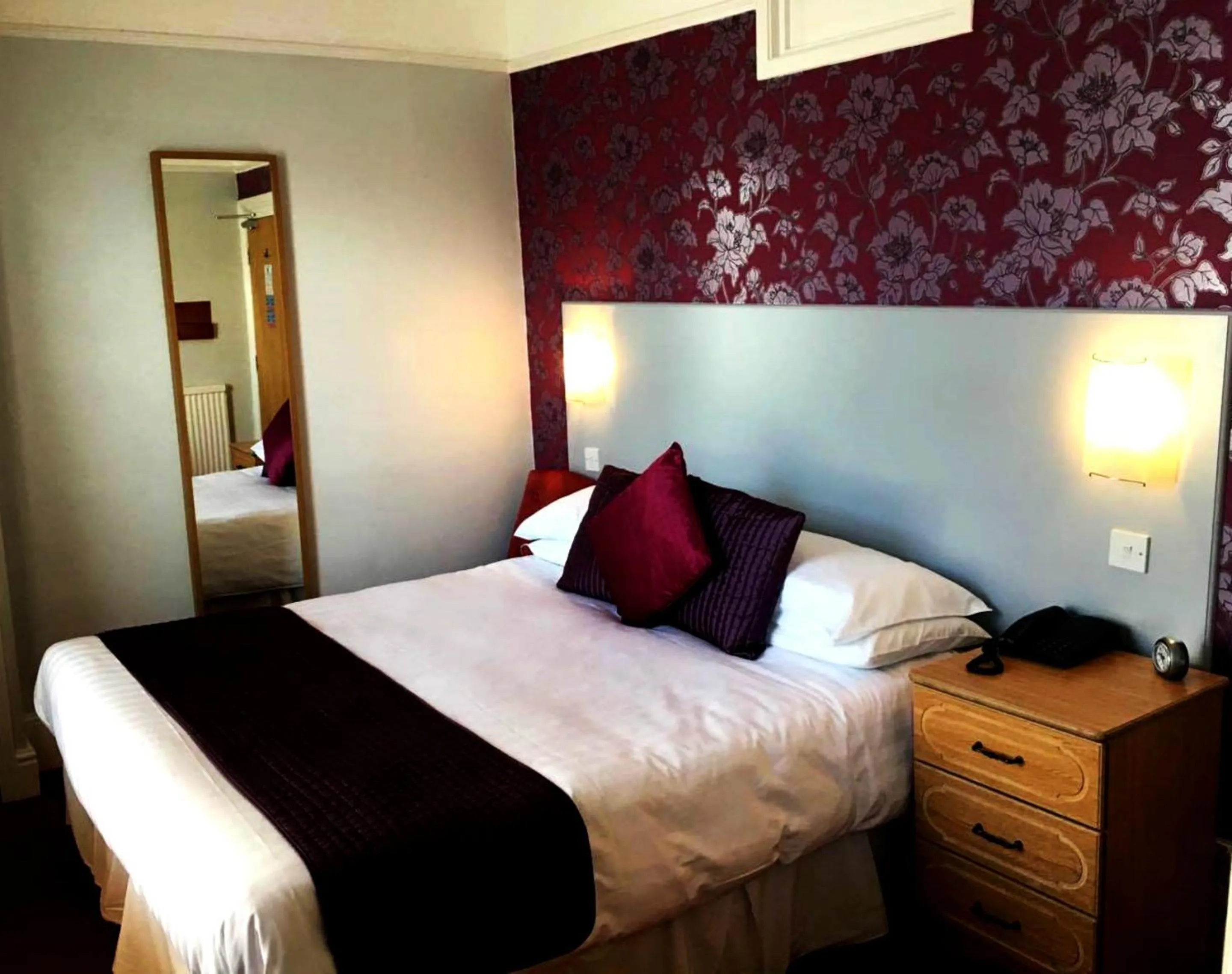 Bedroom in Harrow Lodge Hotel