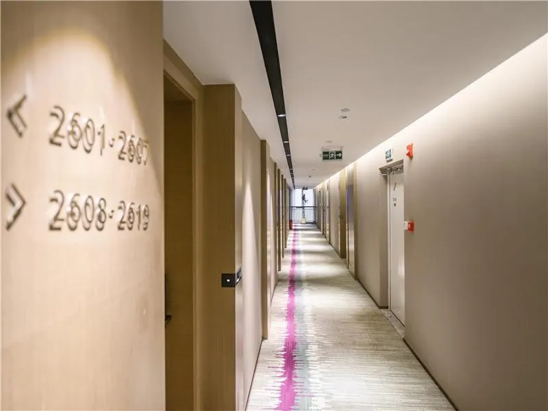 Lavande Hotel Chengdou Qingbai River Phoenix Lake