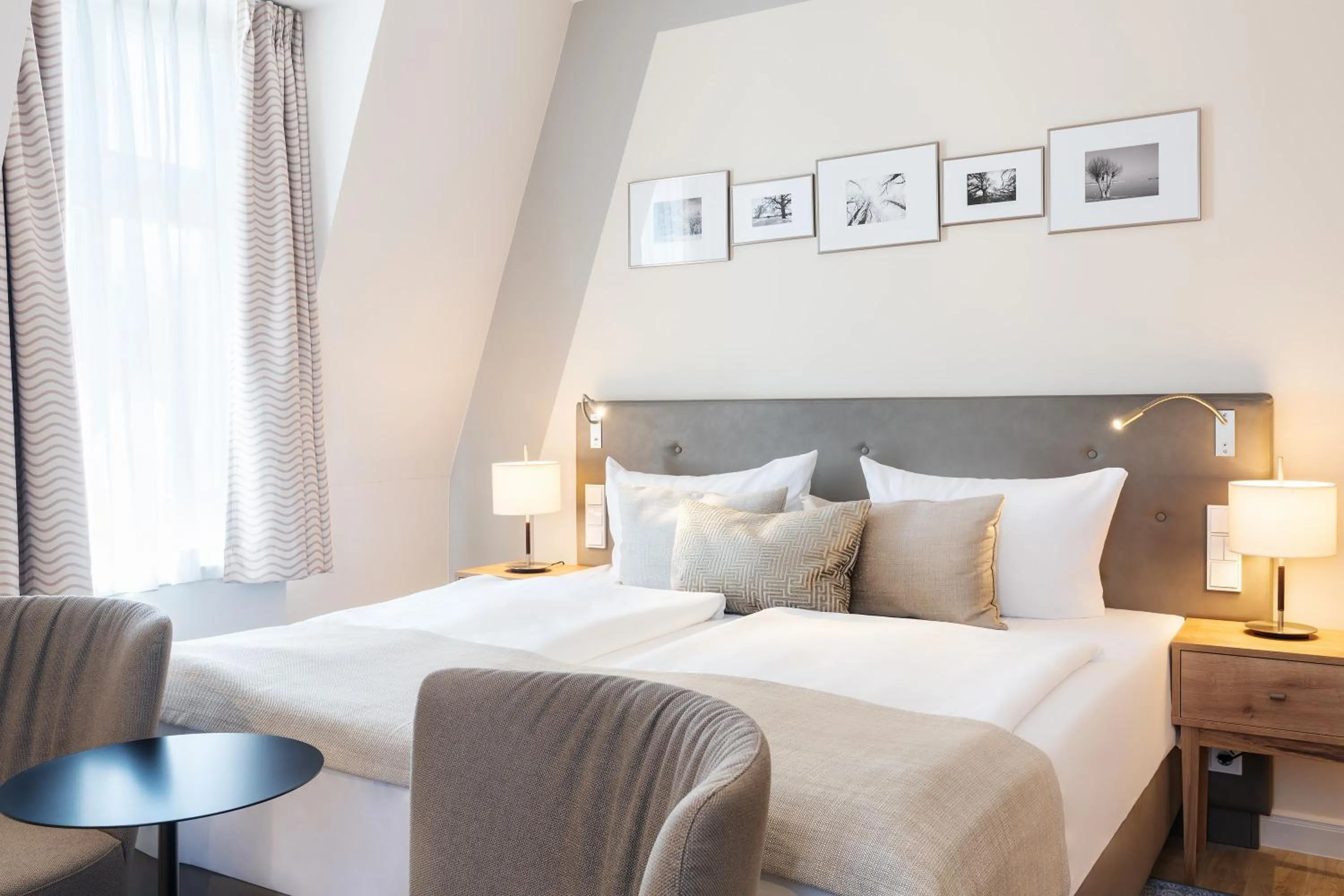 Photo of the whole room, Bed in SEETELHOTEL Ostseehotel das Entdeckerhotel an der Ostsee und der perfekte Startpunkt für Ihre Inselabenteuer