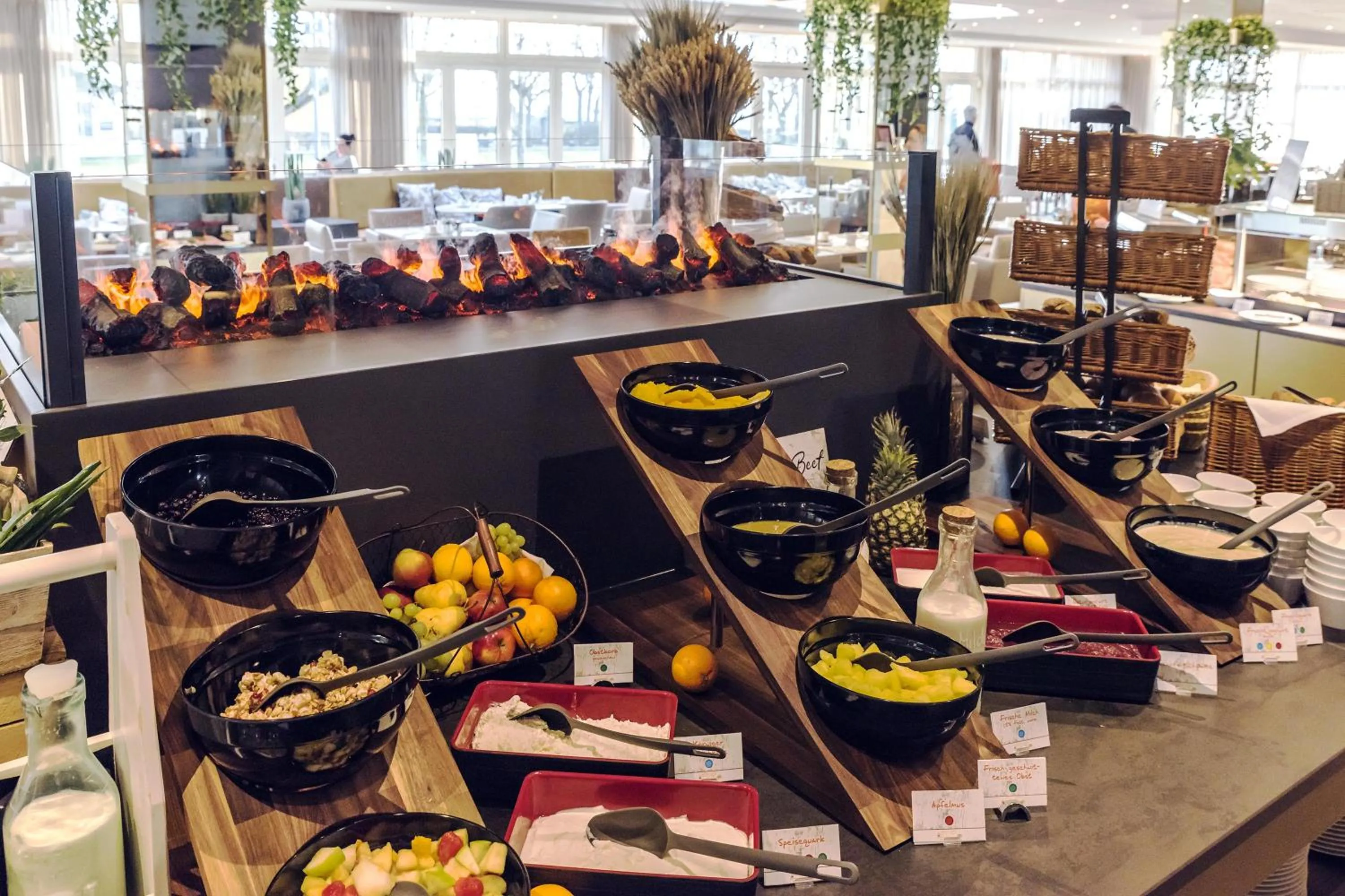 Buffet breakfast in SEETELHOTEL Ostseehotel das Entdeckerhotel an der Ostsee und der perfekte Startpunkt für Ihre Inselabenteuer