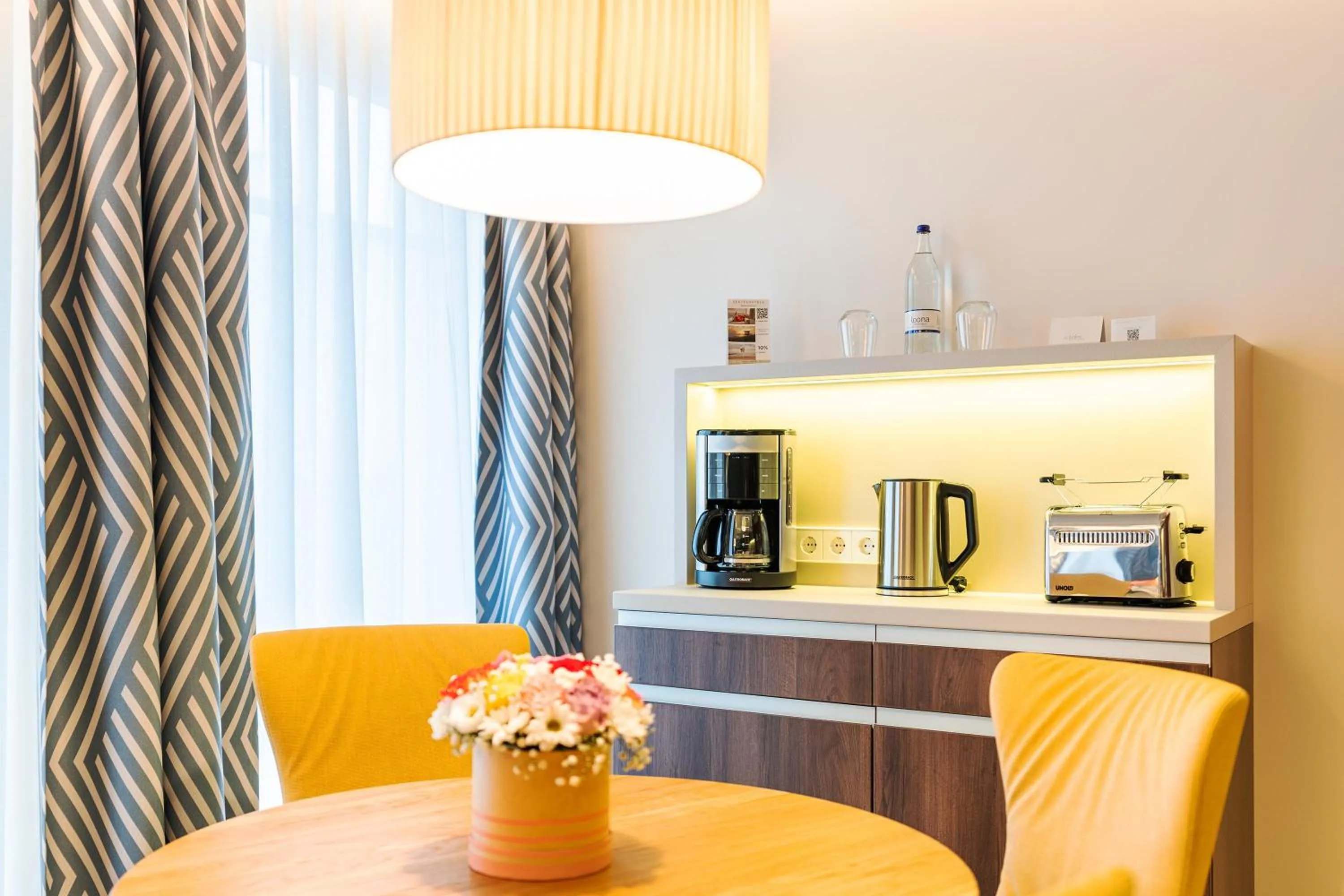 Living room in SEETELHOTEL Ostseehotel das Entdeckerhotel an der Ostsee und der perfekte Startpunkt für Ihre Inselabenteuer