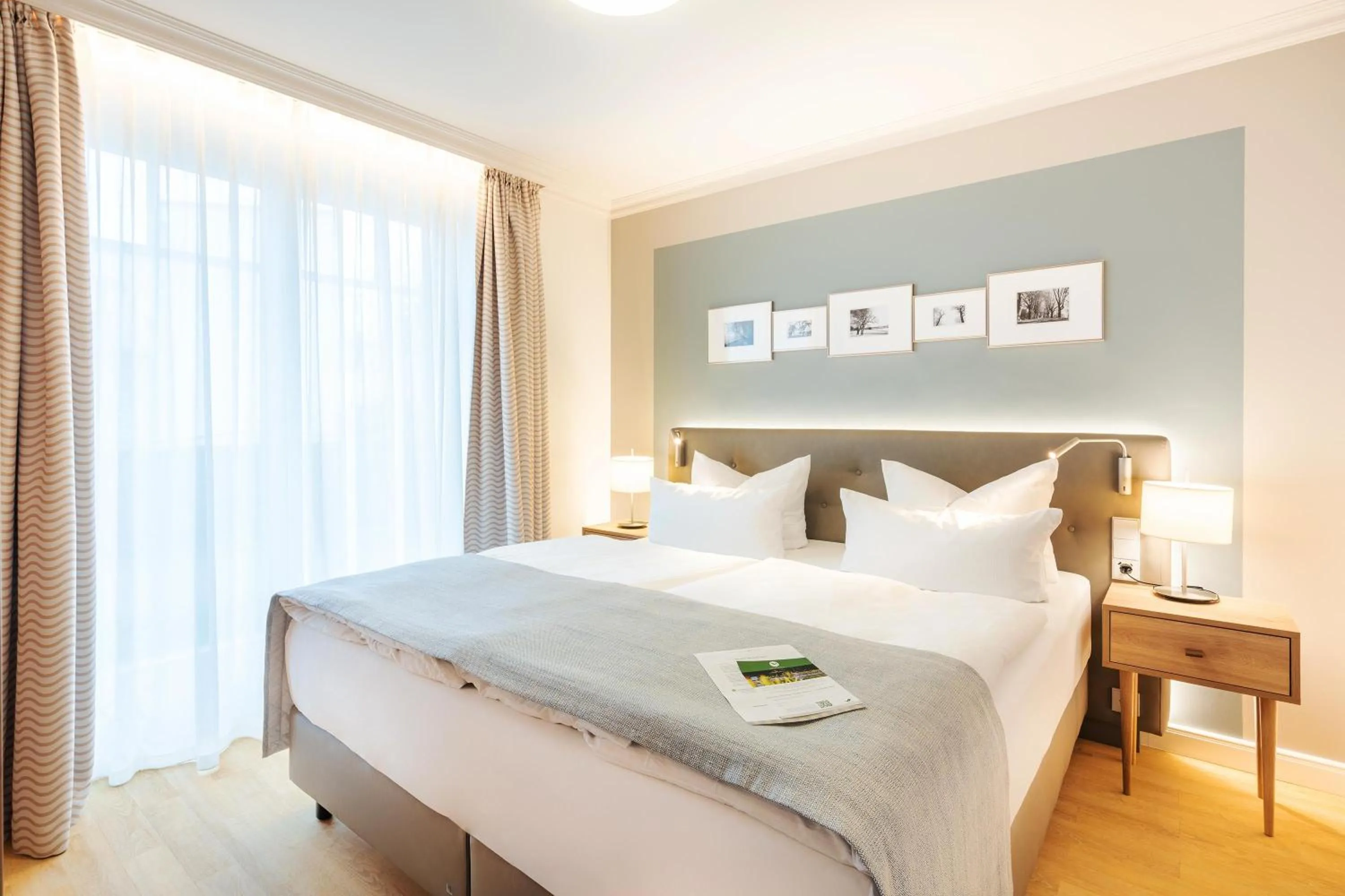 Bedroom, Bed in SEETELHOTEL Ostseehotel das Entdeckerhotel an der Ostsee und der perfekte Startpunkt für Ihre Inselabenteuer