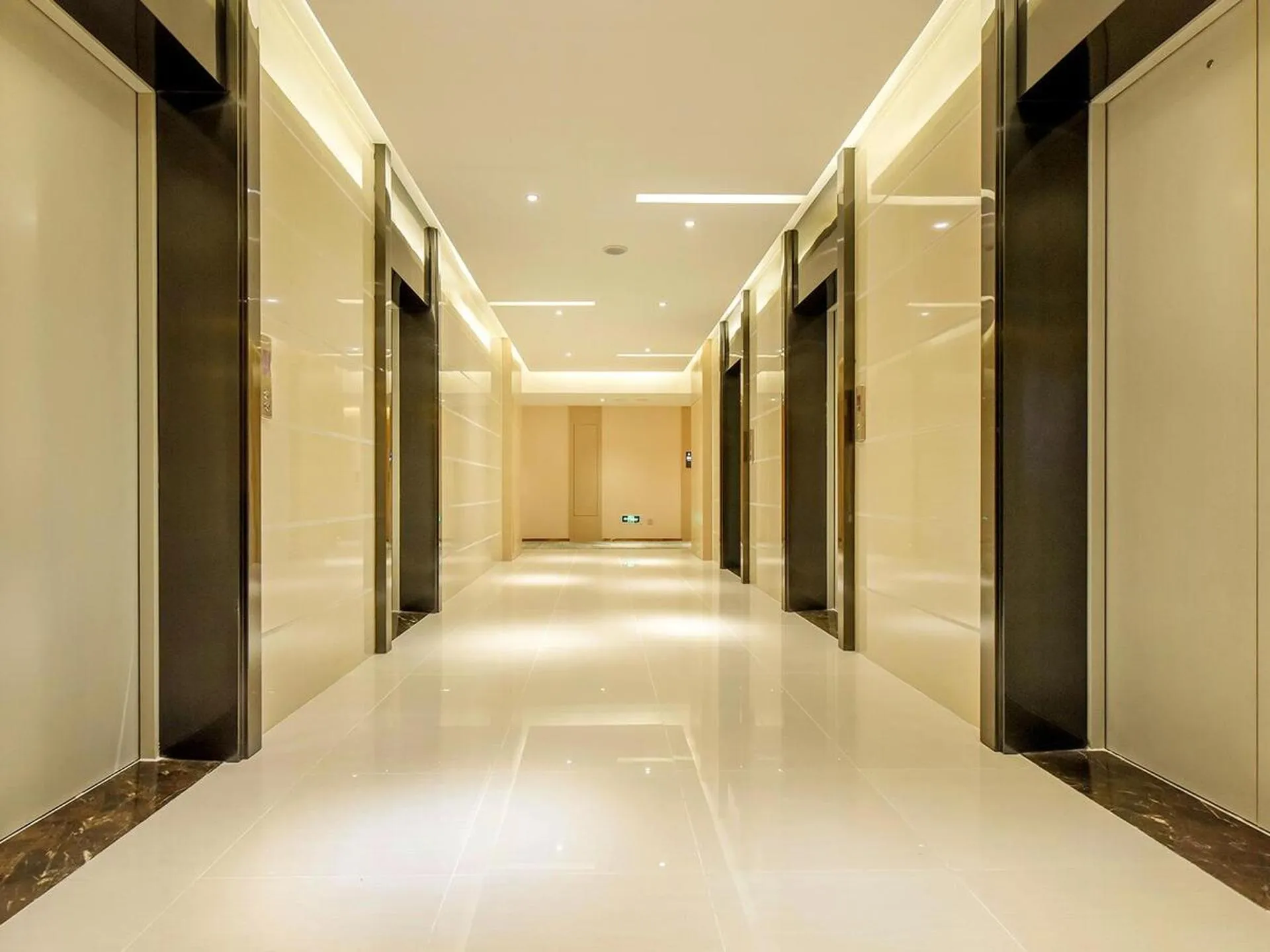 Lavande Hotel Chongqing Nanping Pedestrian Street Convention and Exhibition Center