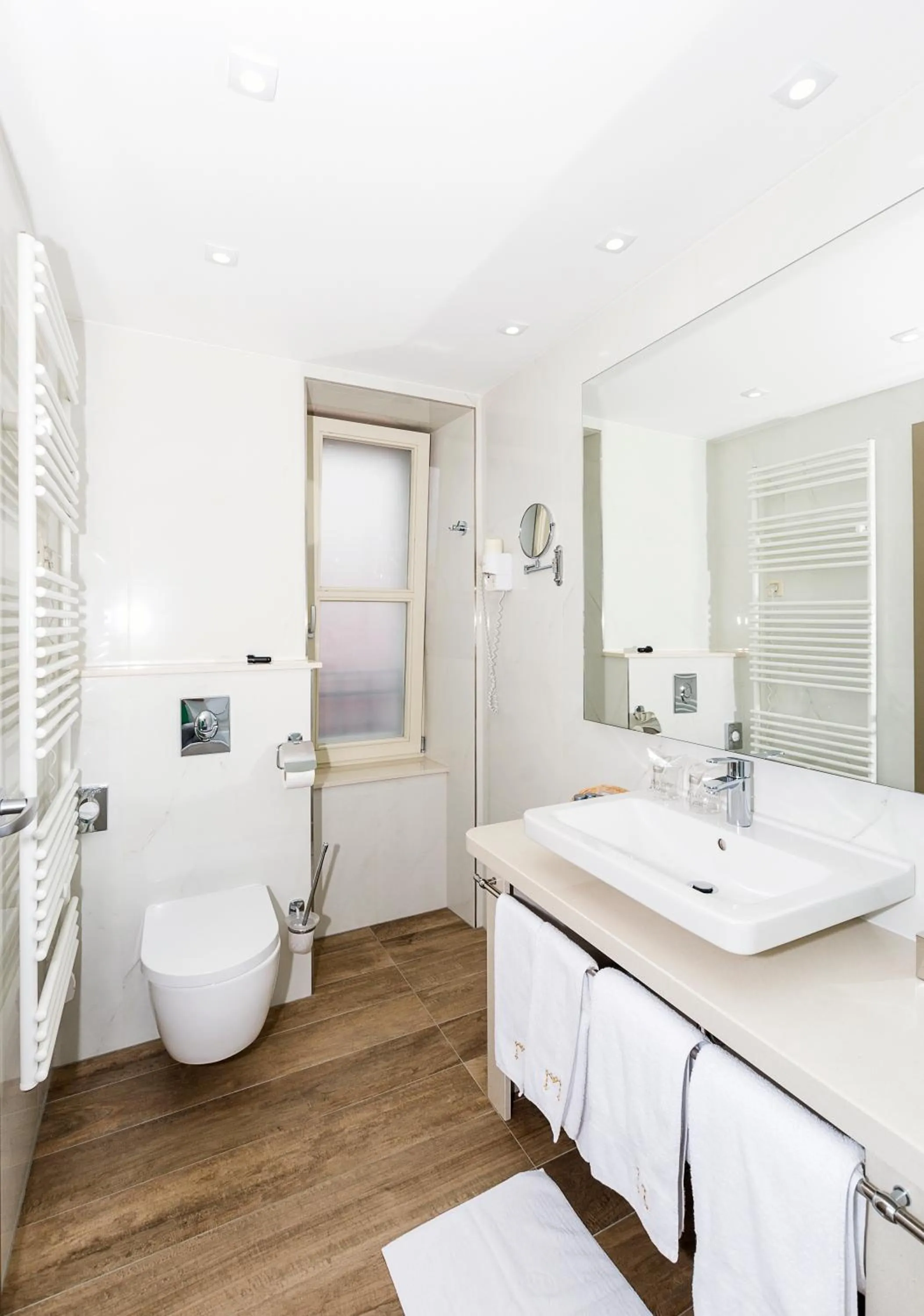 Toilet in Hotel Marul