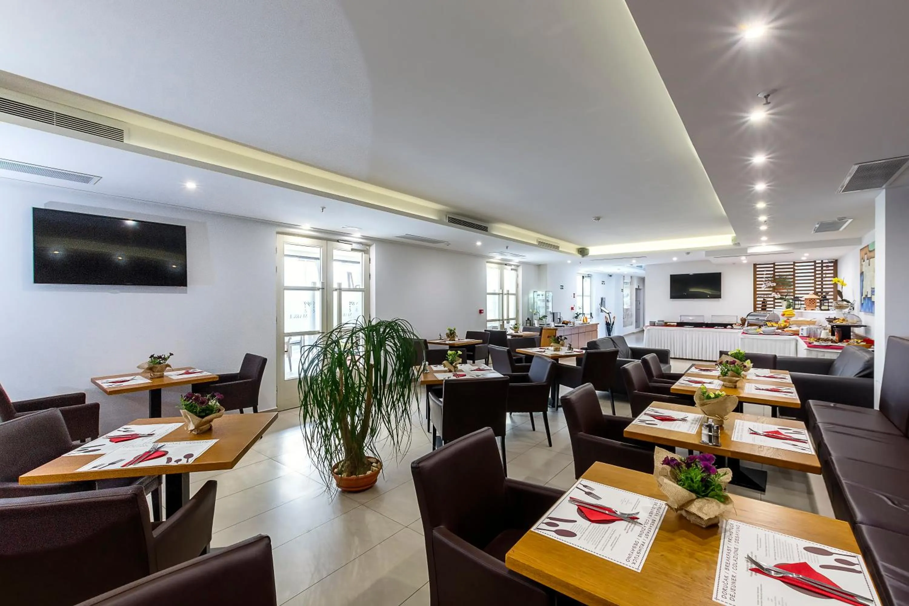 Restaurant/places to eat in Hotel Marul