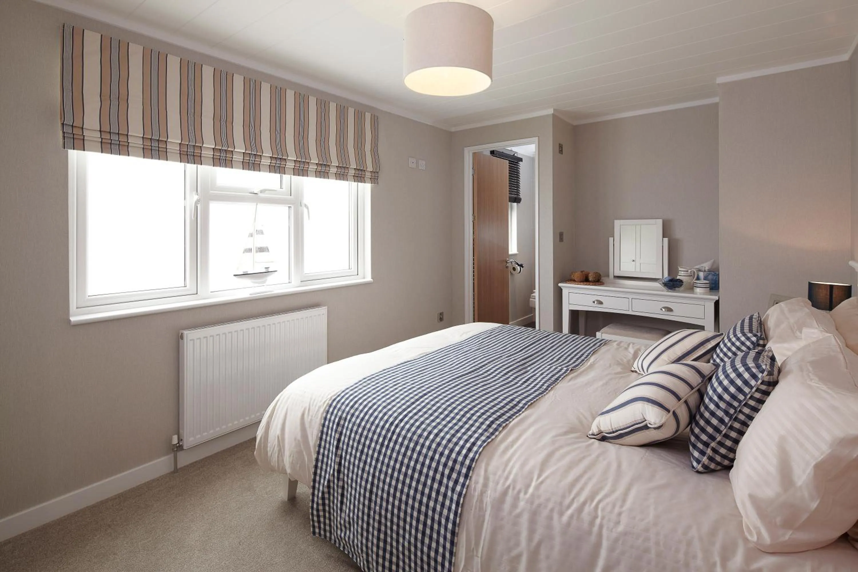 Shower, Bed in St Helens Coastal Resort