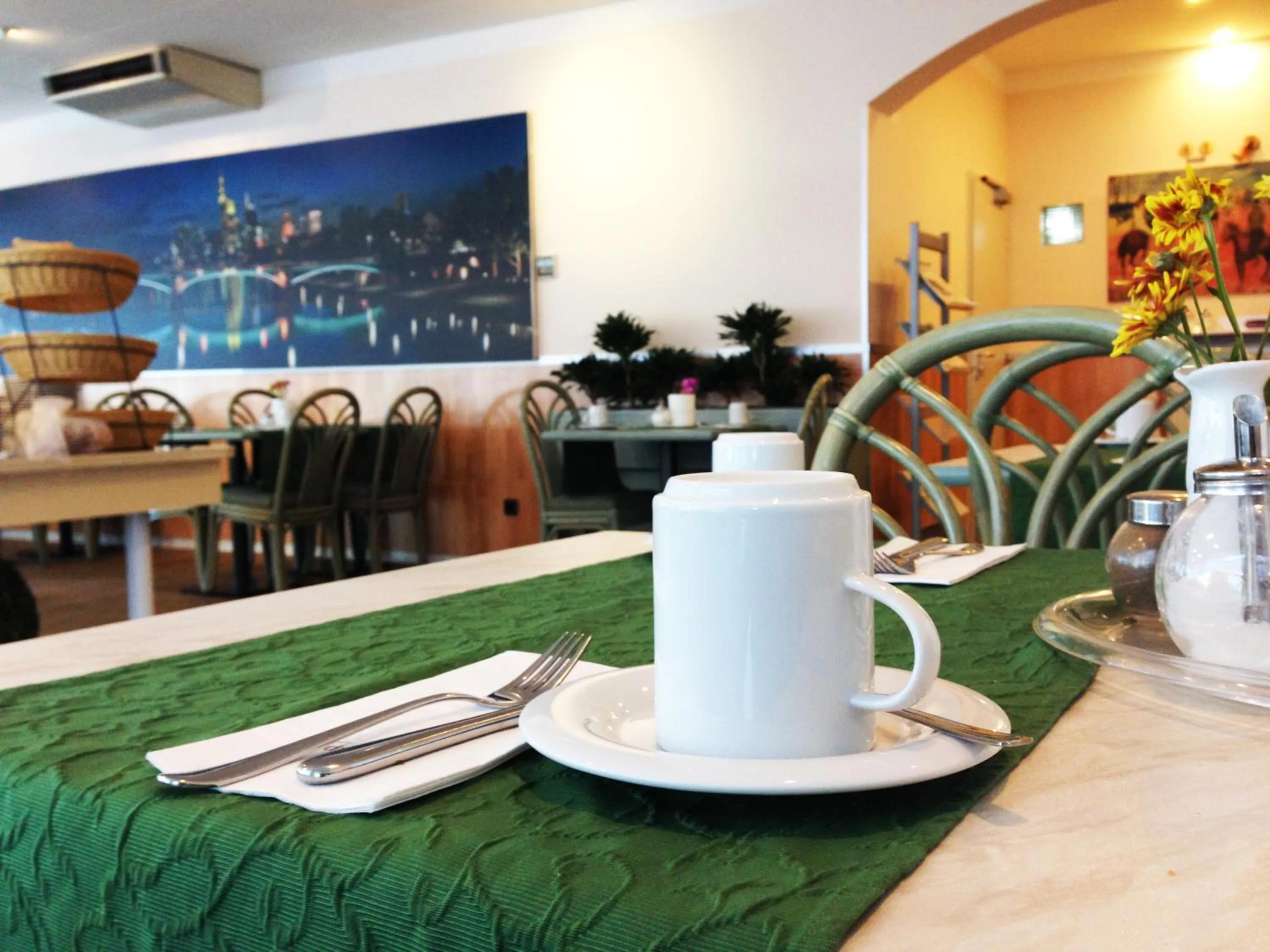 Restaurant/places to eat in Motel Frankfurt